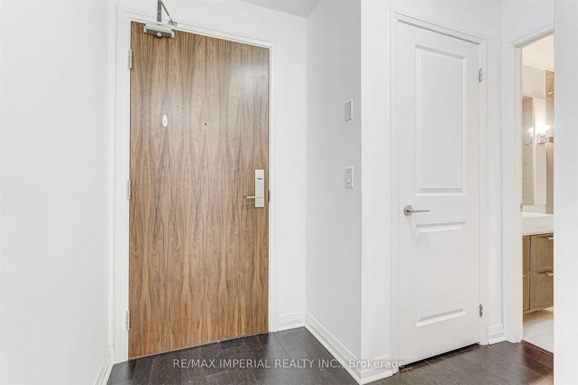 8 Mercer St Street 317, Toronto, ON M5V 0C4 photo 3
