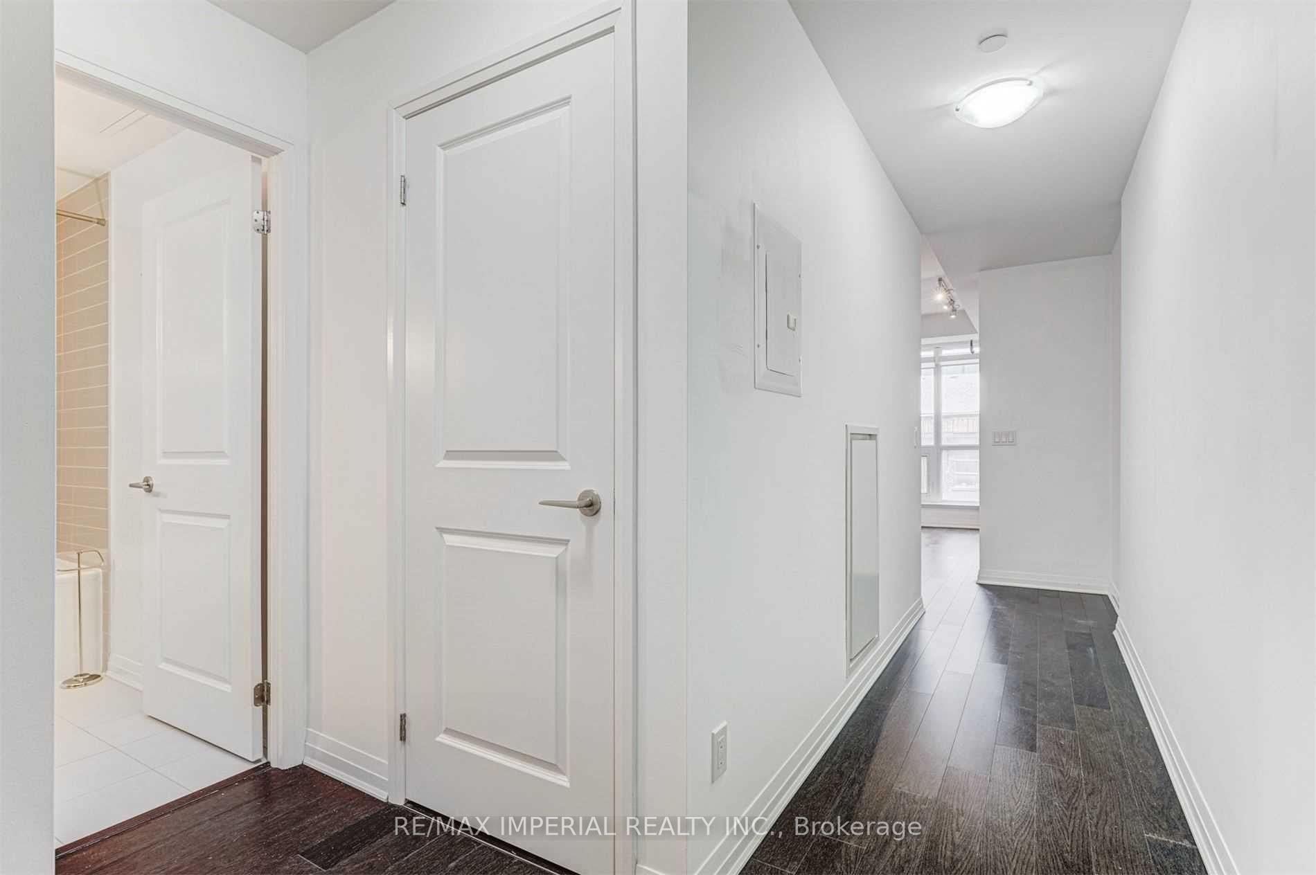 8 Mercer St Street 317, Toronto, ON M5V 0C4 photo 4