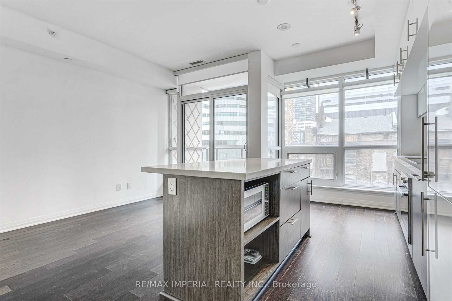 8 Mercer St Street 317, Toronto, ON M5V 0C4 photo 5