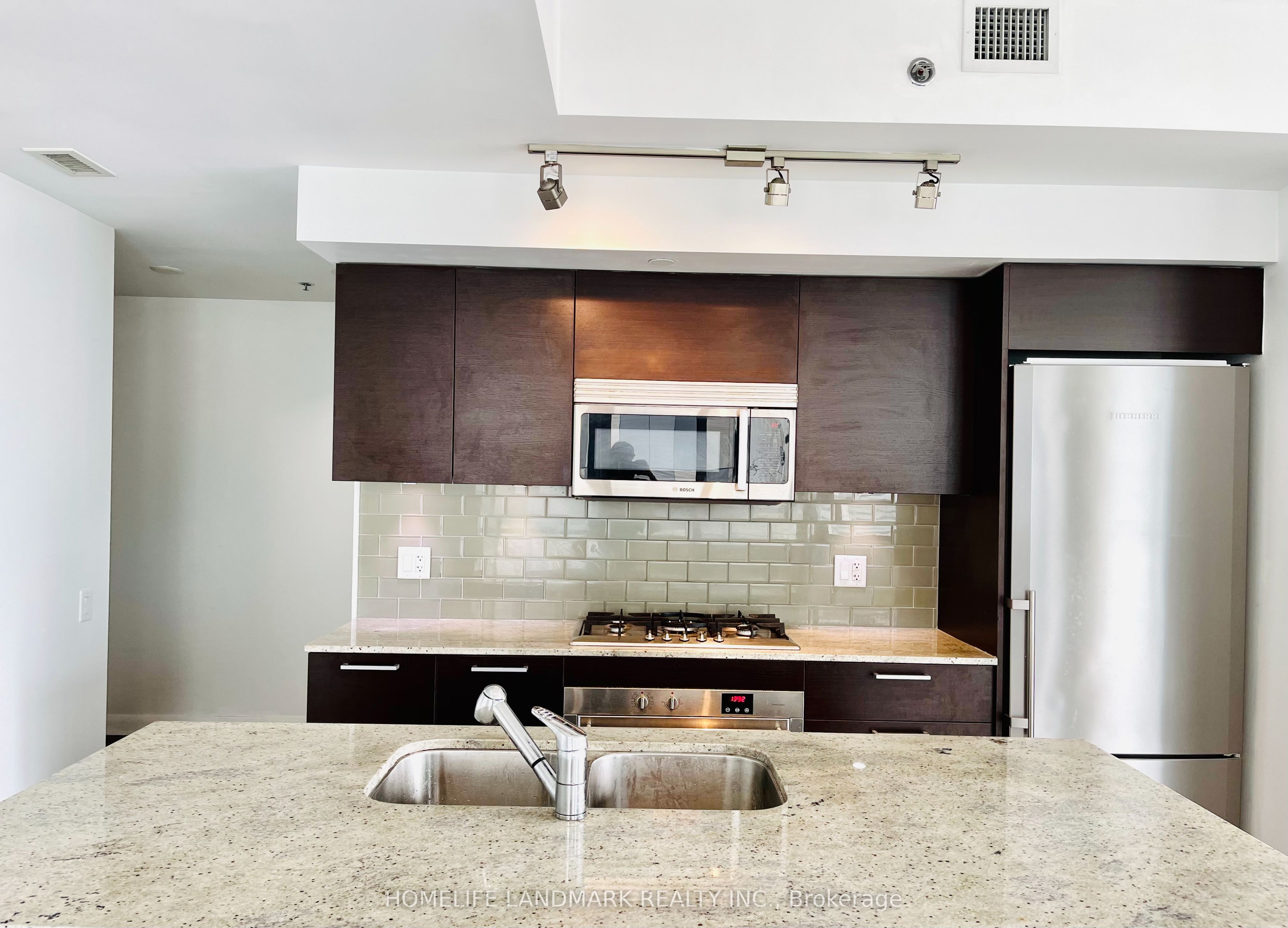 375 King Street W 2907, Toronto, ON M5V 1K5 photo 3