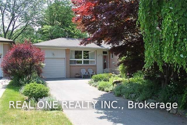 33 Groveland Crescent, Toronto, ON M3A 3C4