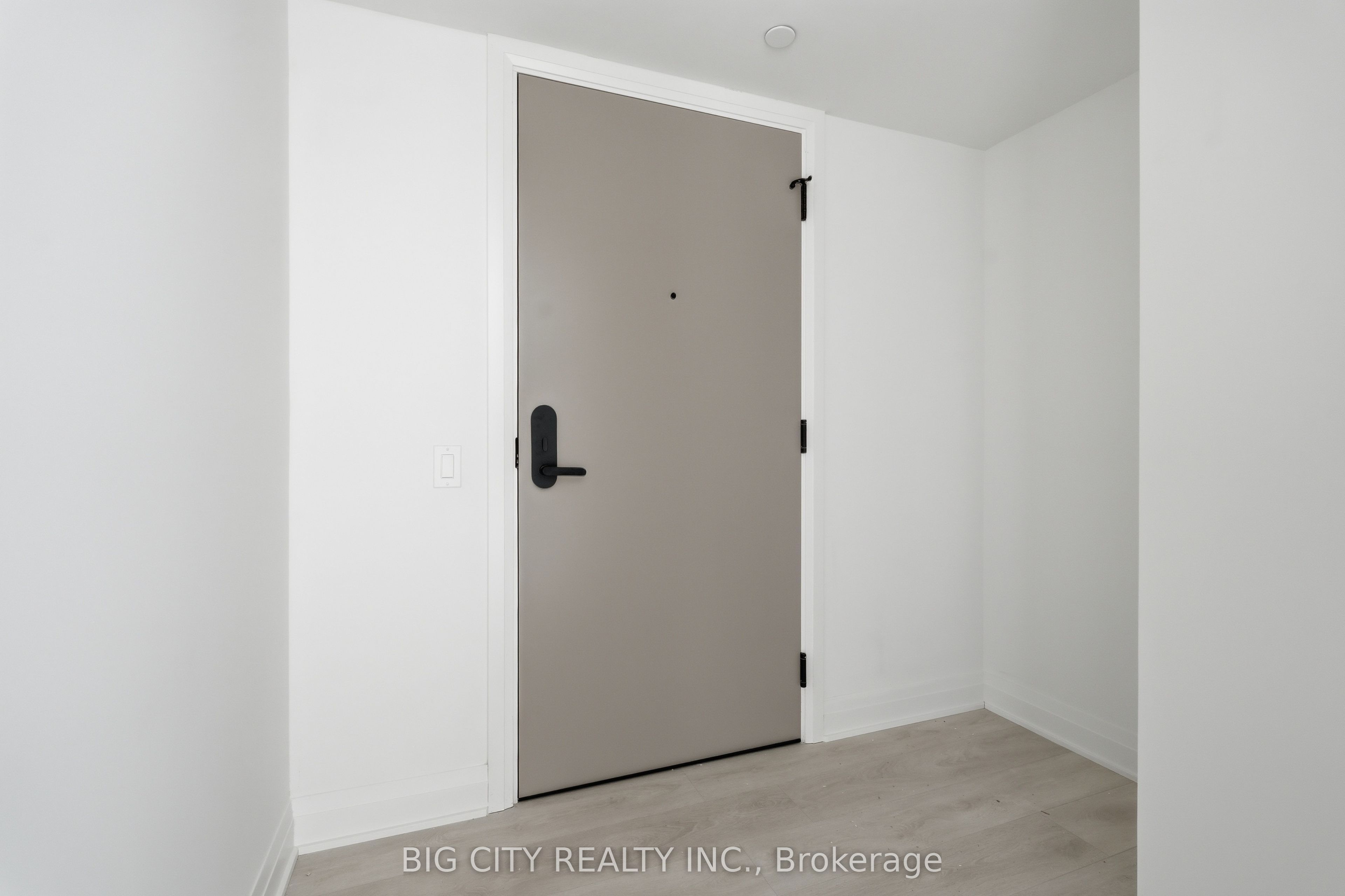 25 Frederick Todd Way 1804, Toronto, ON M4G 0C9 photo 2