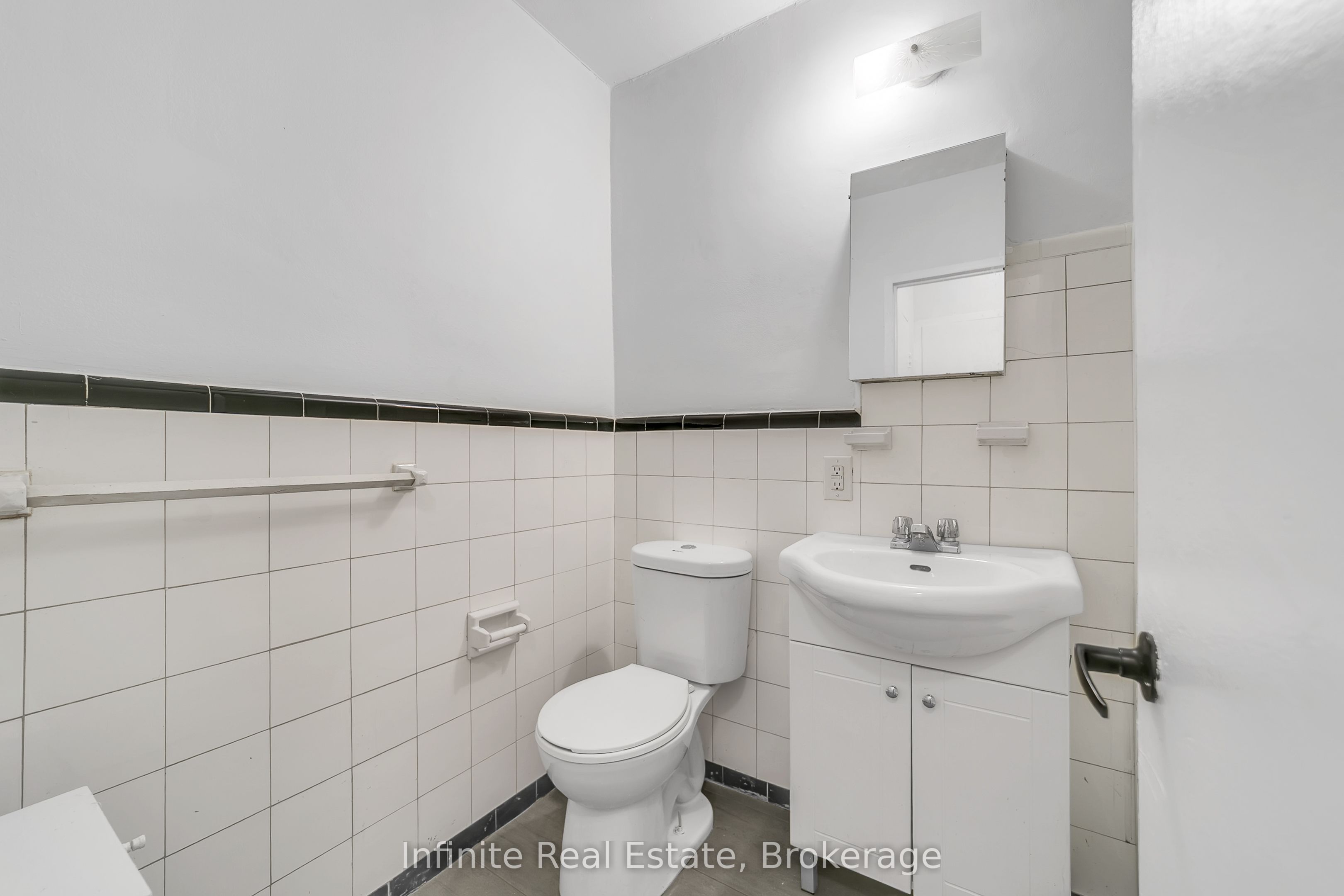 896 Eglinton Avenue E 111, Toronto, ON M4G 2L2 photo 4