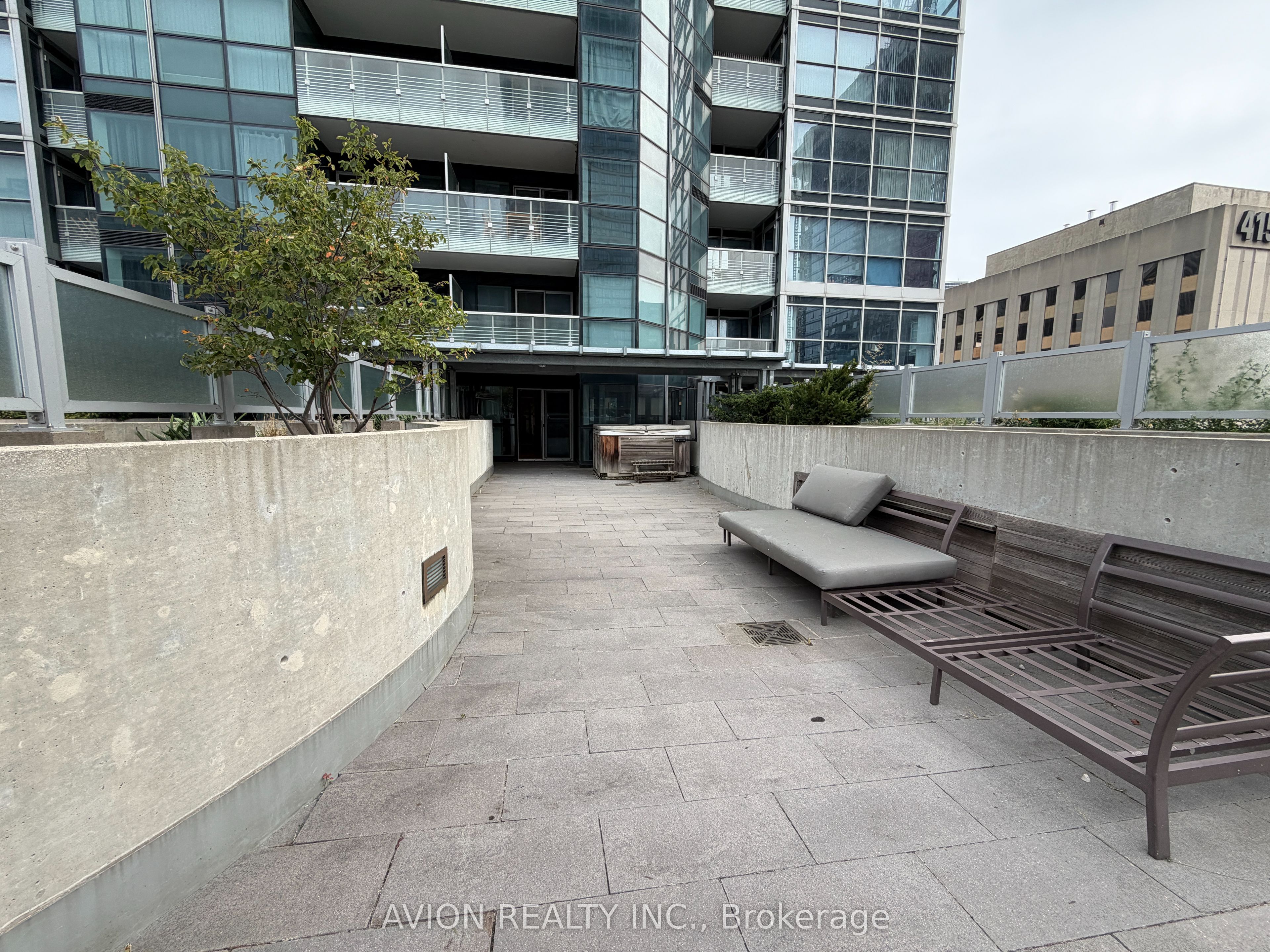 386 Yonge Street 1408, Toronto, ON M5B 0A5