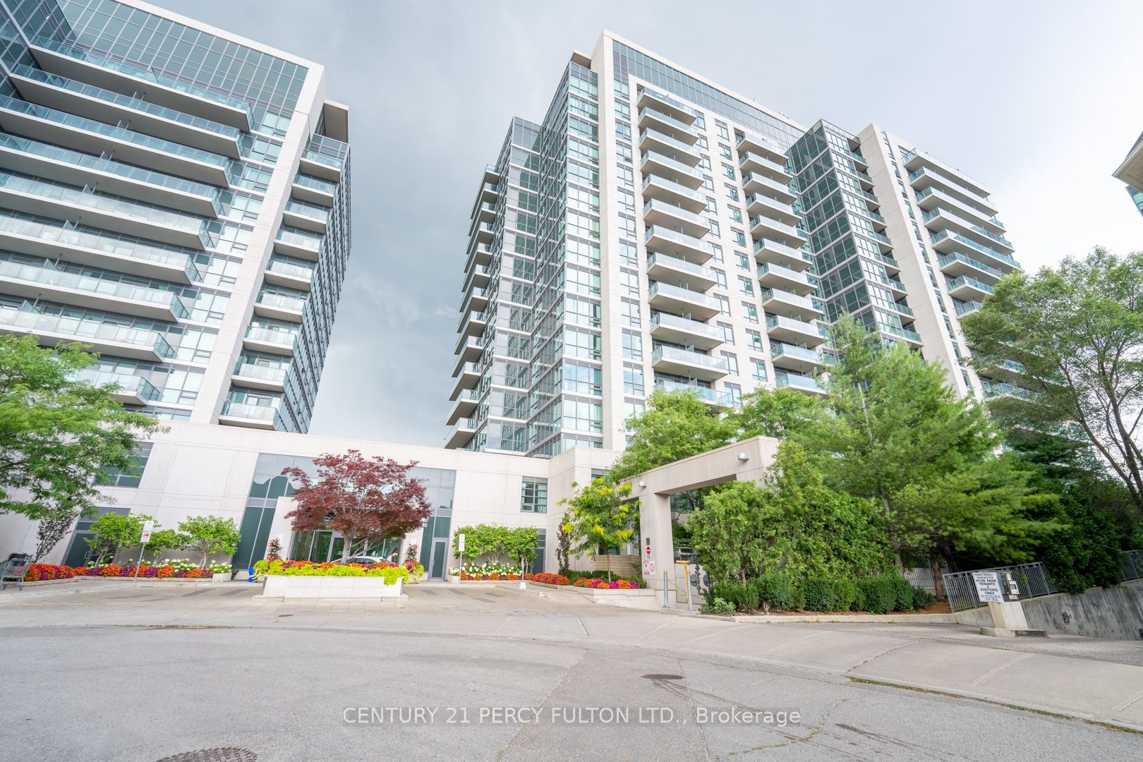 35 Brian Peck Crescent 1510, Toronto, ON M4G 0A5 photo 2