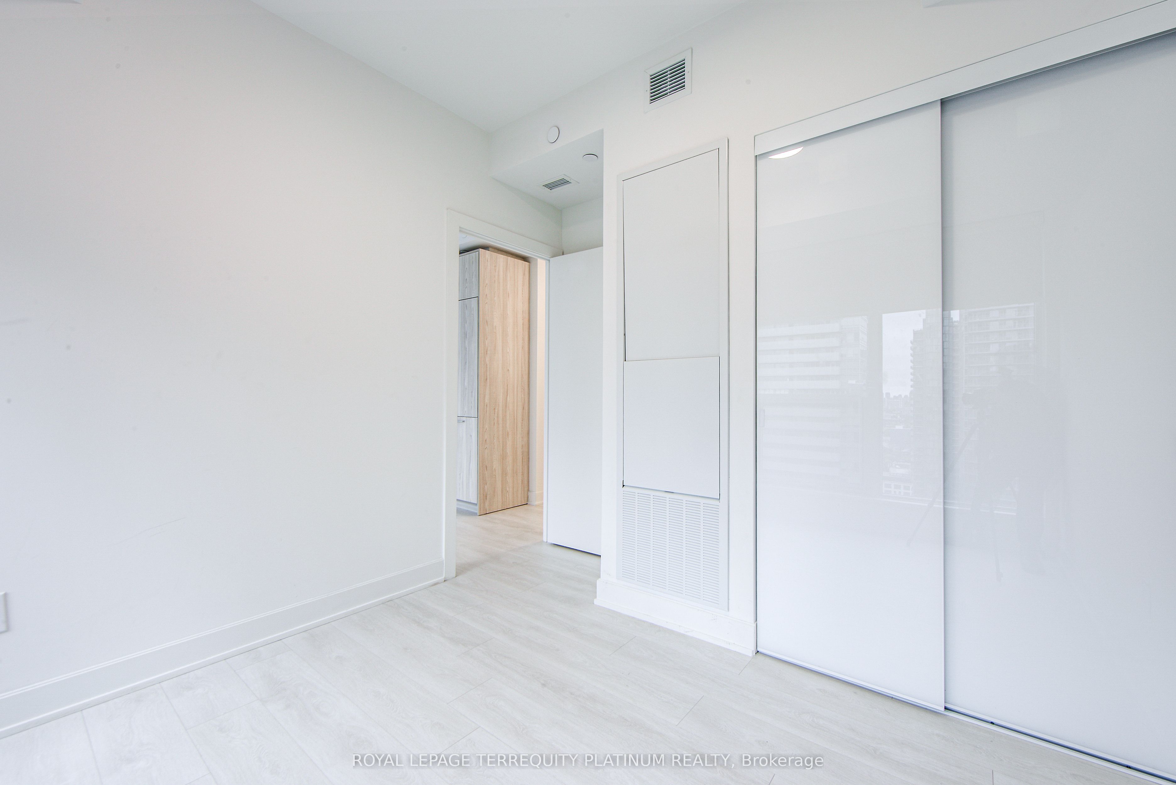 15 Mercer Street 2906, Toronto, ON M5V 1H2 photo 3