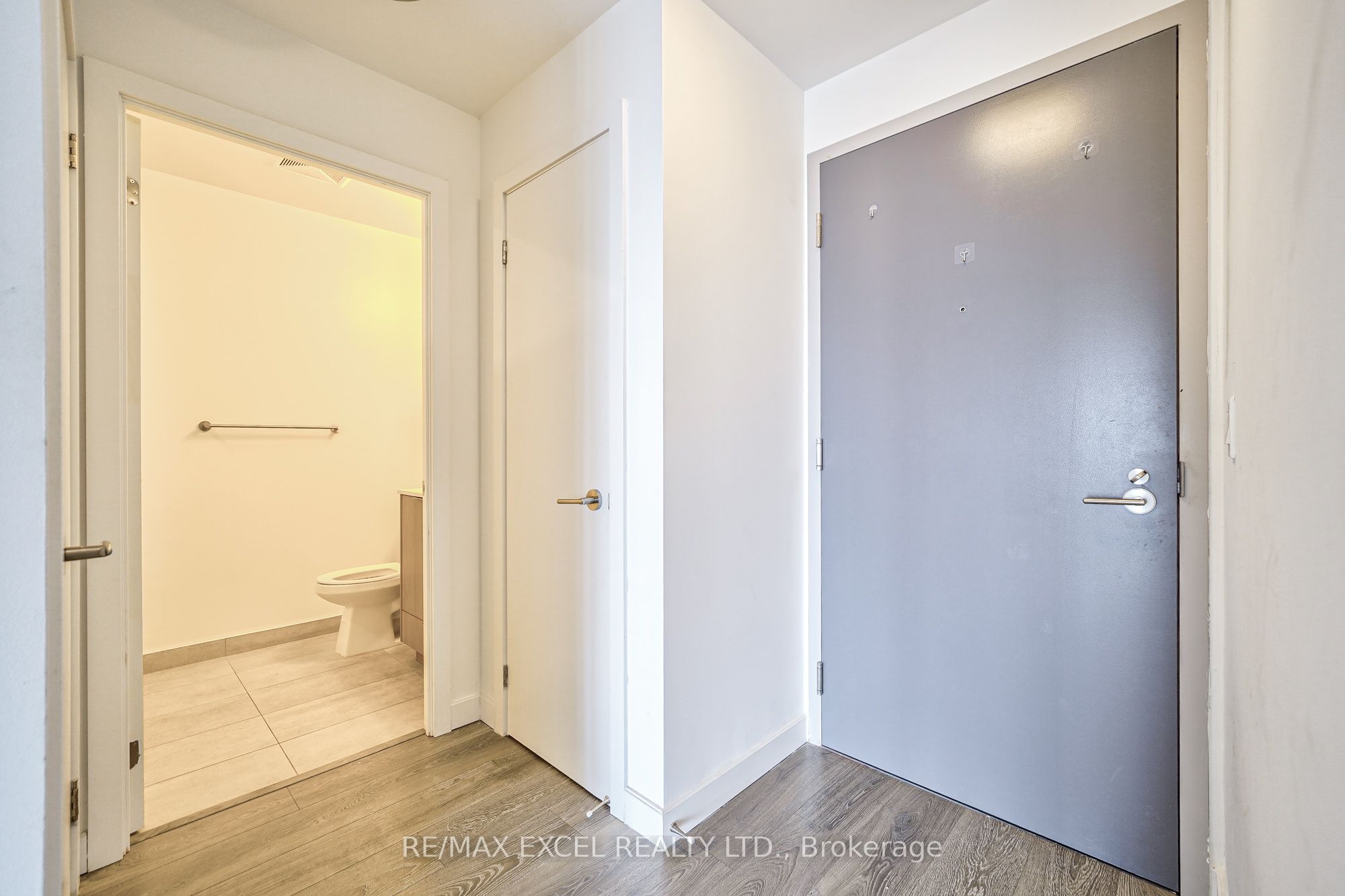 38 Forest Manor Road 2006, Toronto, ON M2J 0H4 photo 4