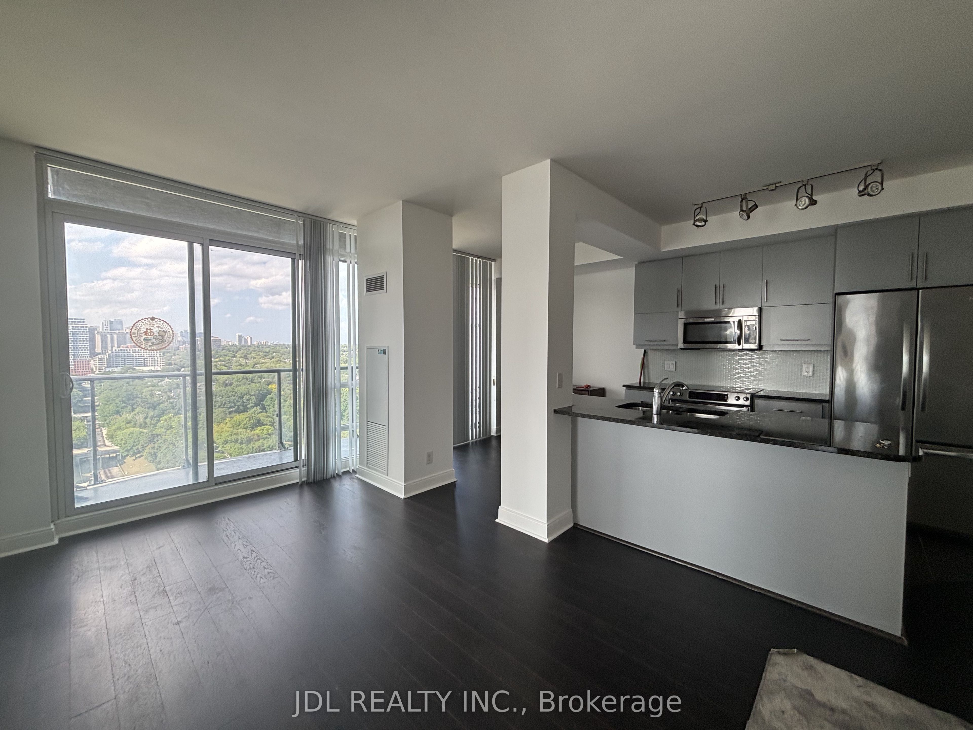 825 Church Street 2202, Toronto, ON M4W 3Z4 photo 4