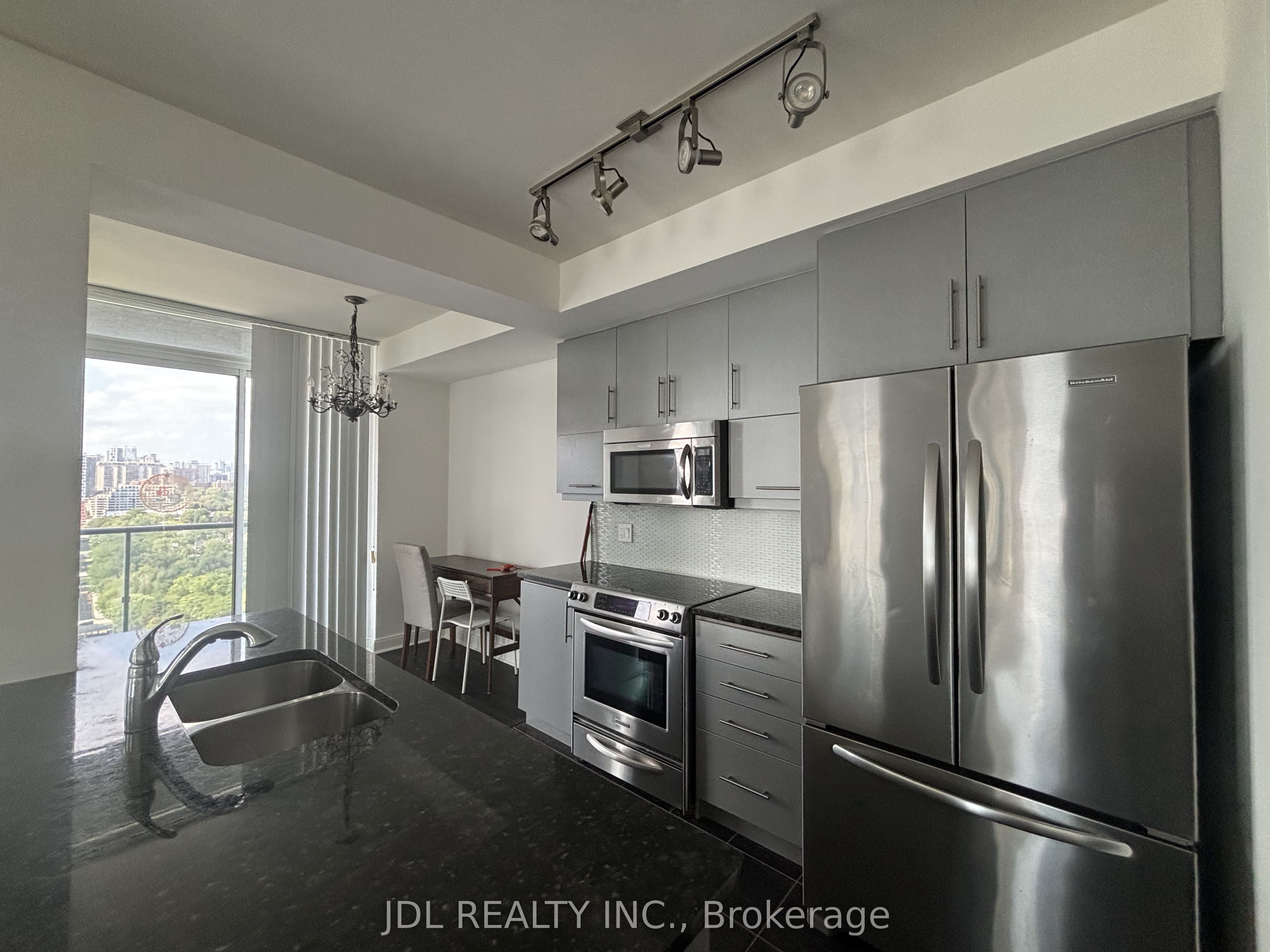825 Church Street 2202, Toronto, ON M4W 3Z4 photo 5