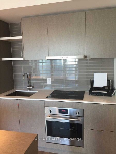 100 Harbour Street E 4701, Toronto, ON M5J 2T5 photo 3