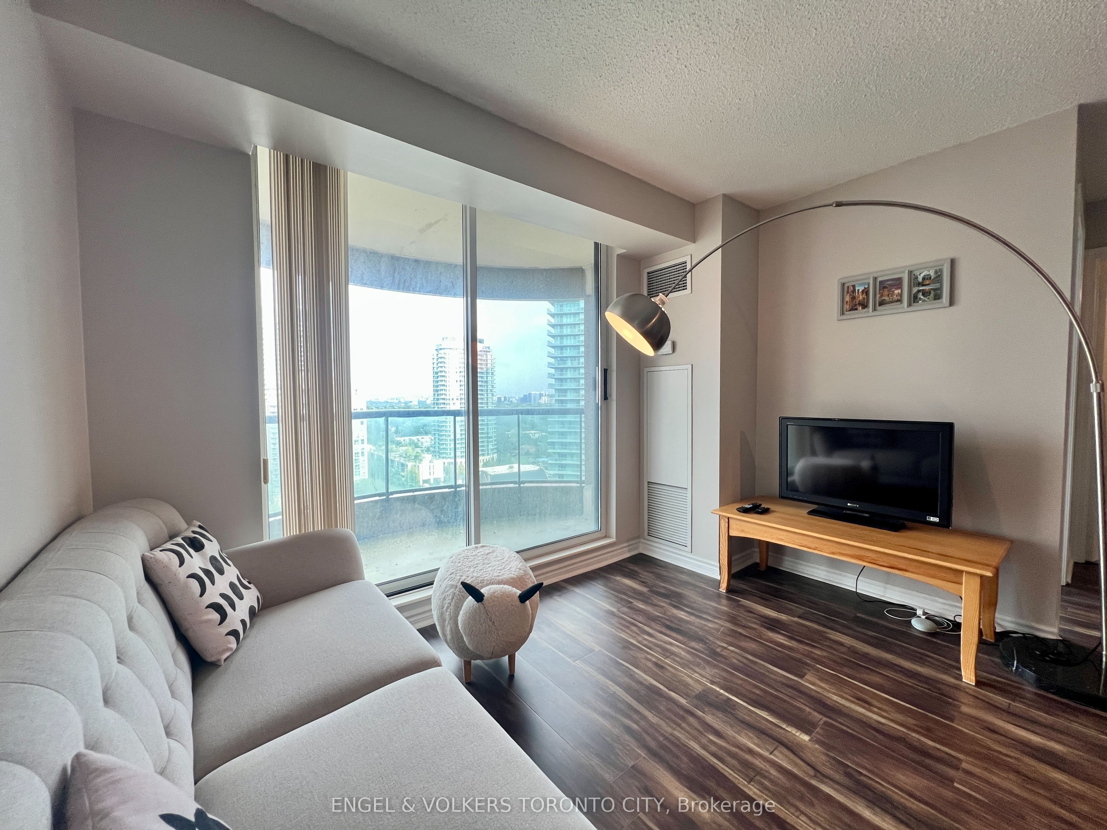 7 Lorraine Drive 2215, Toronto, ON M2N 7H2