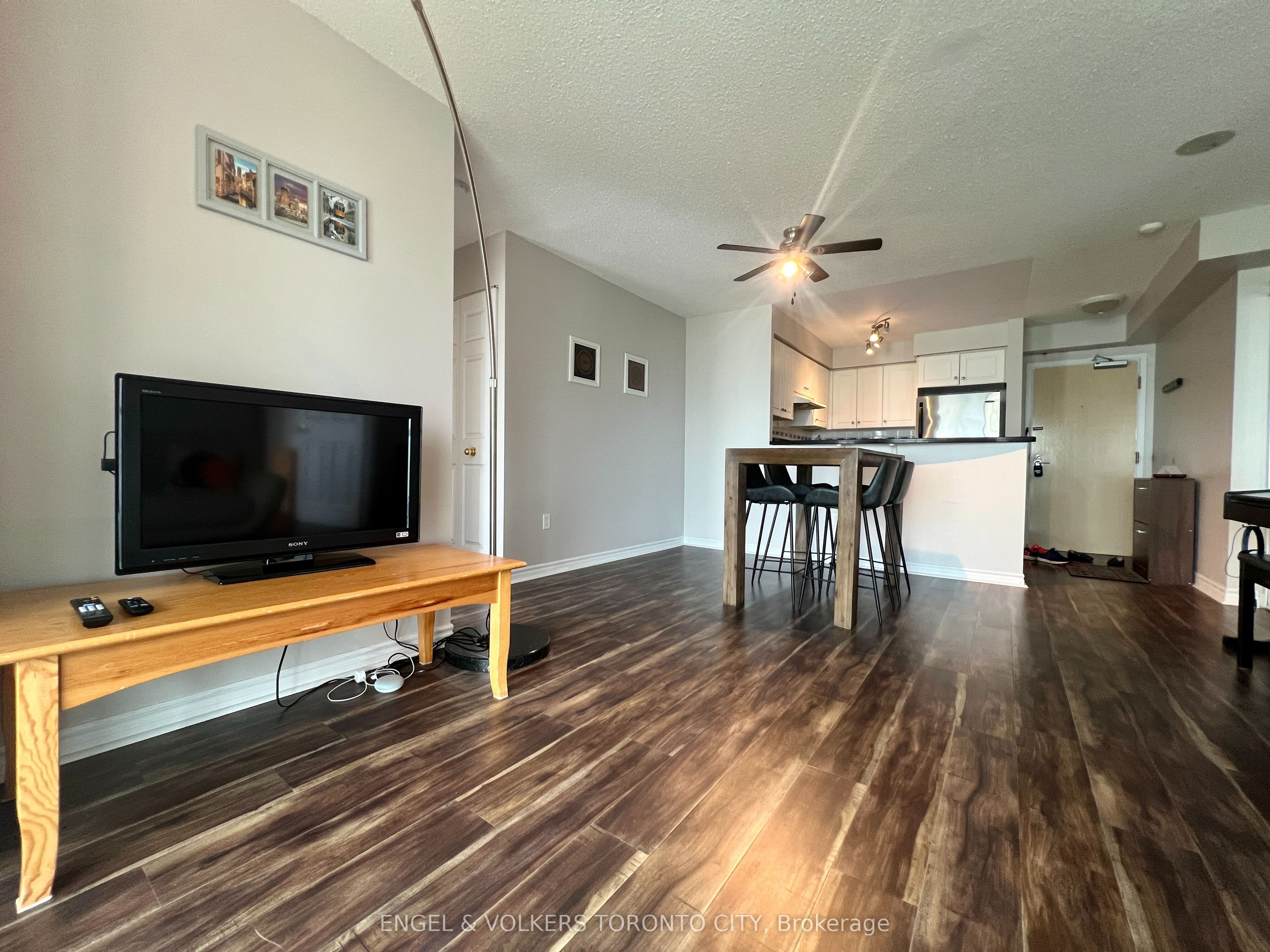 7 Lorraine Drive 2215, Toronto, ON M2N 7H2 photo 3