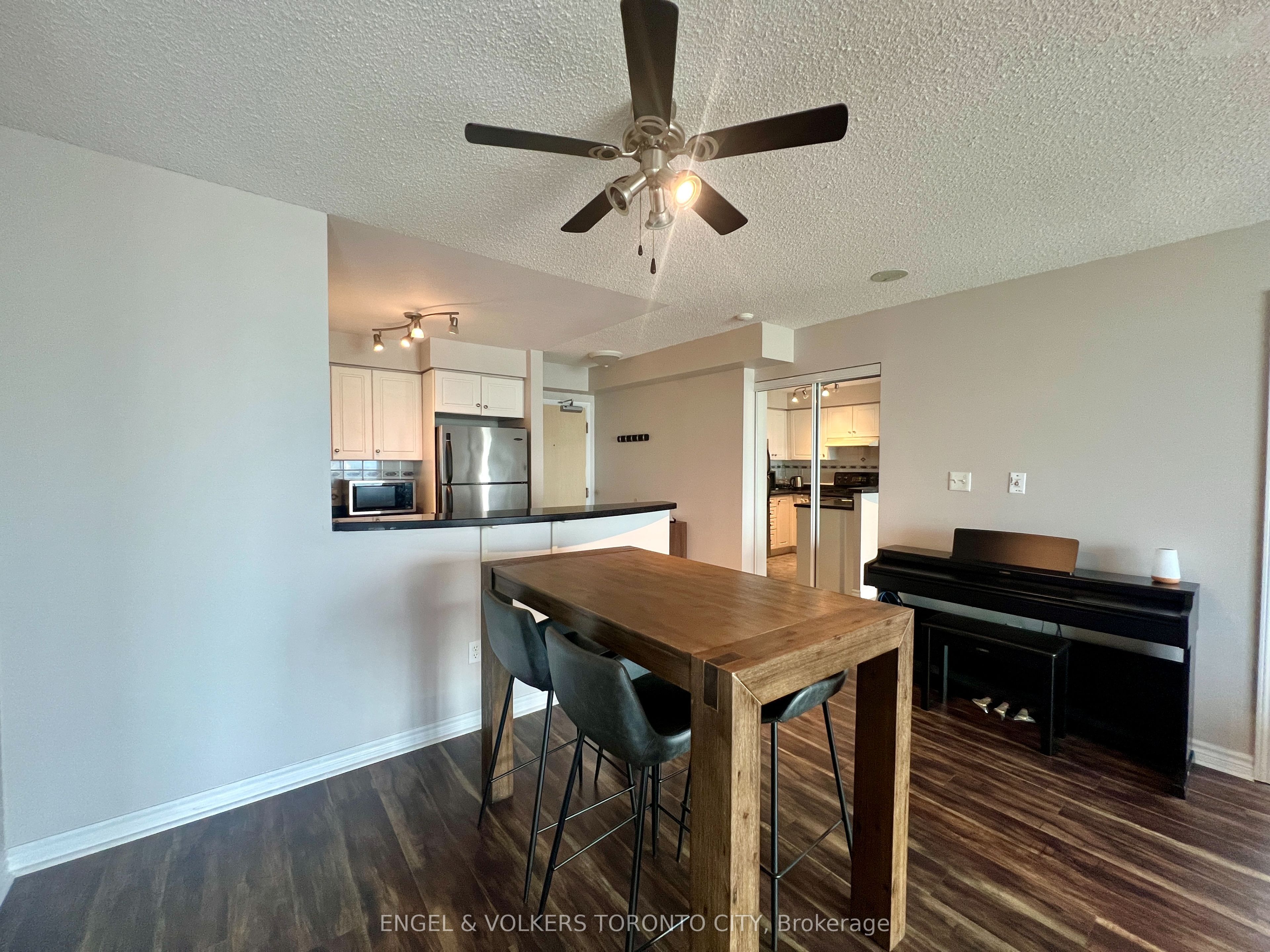 7 Lorraine Drive 2215, Toronto, ON M2N 7H2 photo 5