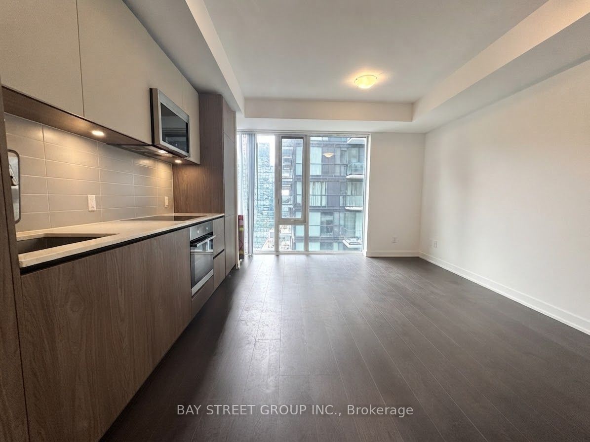 8 Widmer Street 3015, Toronto, ON M5V 2E7 photo 4