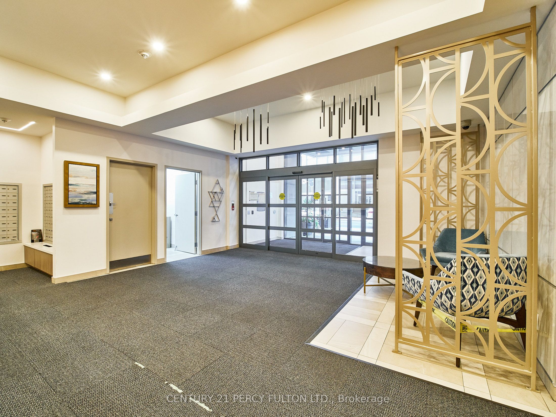 140 Simcoe Street 809, Toronto, ON M5H 4E9 photo 3