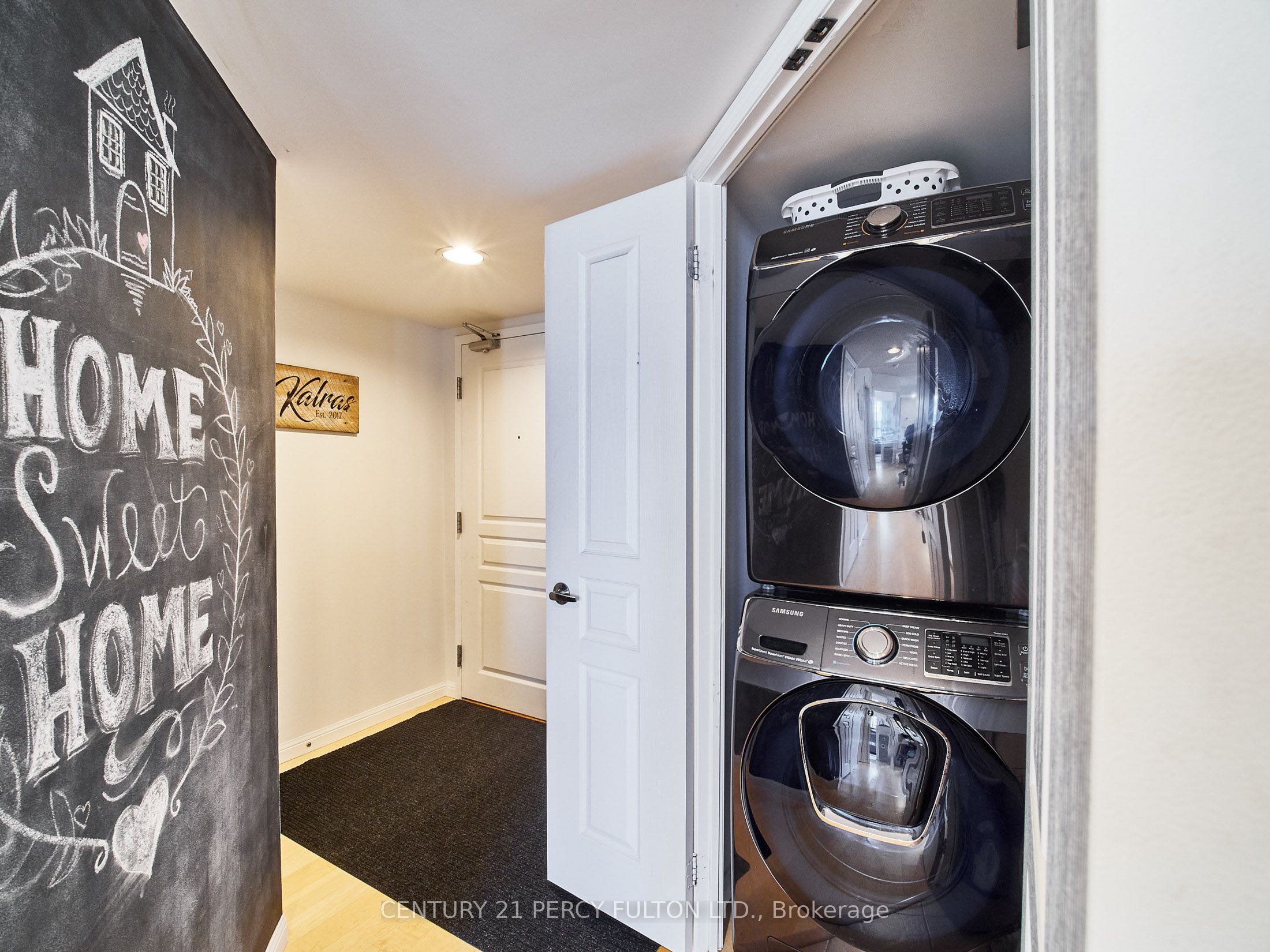 140 Simcoe Street 809, Toronto, ON M5H 4E9 photo 4