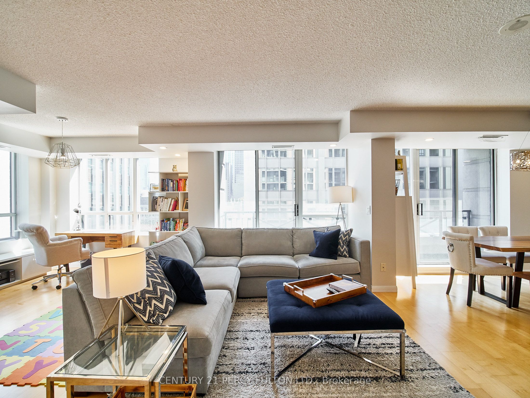 140 Simcoe Street 809, Toronto, ON M5H 4E9 photo 5
