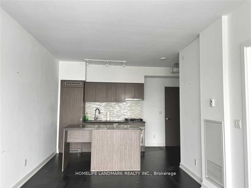 501 St Clair Avenue W 1604, Toronto, ON M5P 0A2 photo 2