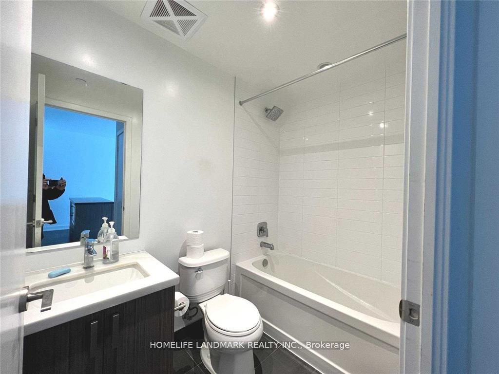 501 St Clair Avenue W 1604, Toronto, ON M5P 0A2 photo 4