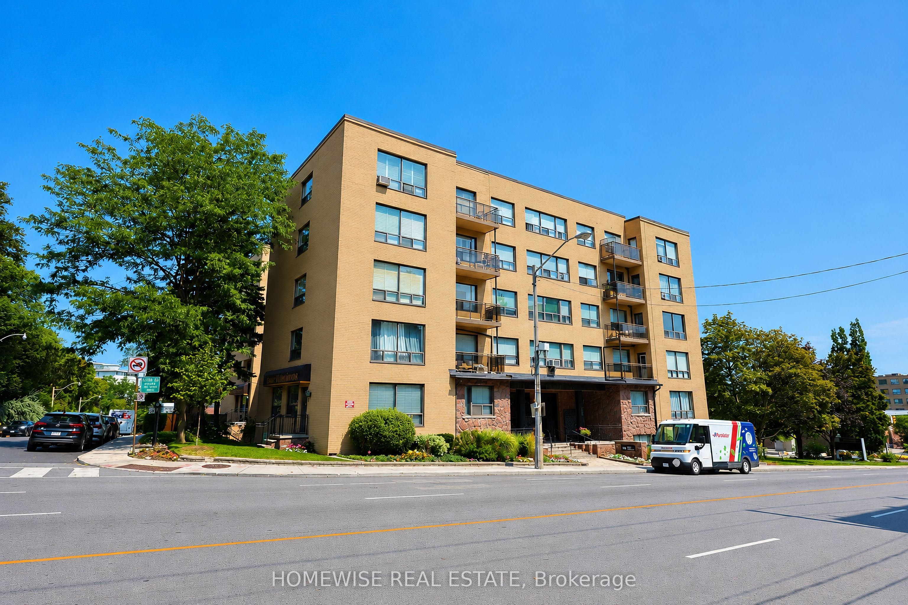 740 Eglinton Avenue 401, Toronto, ON M5N 1C4