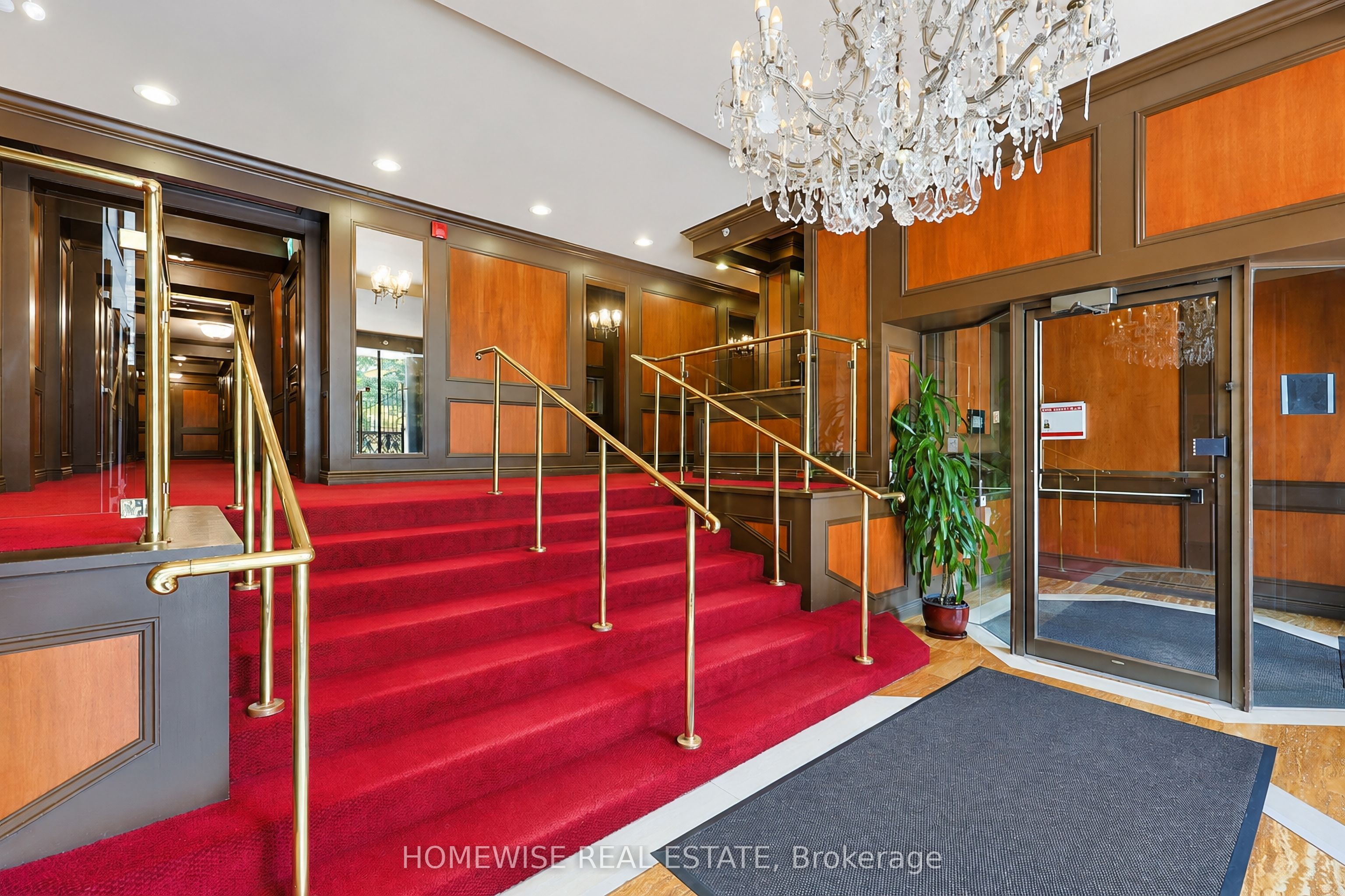 740 Eglinton Avenue 401, Toronto, ON M5N 1C4 photo 3