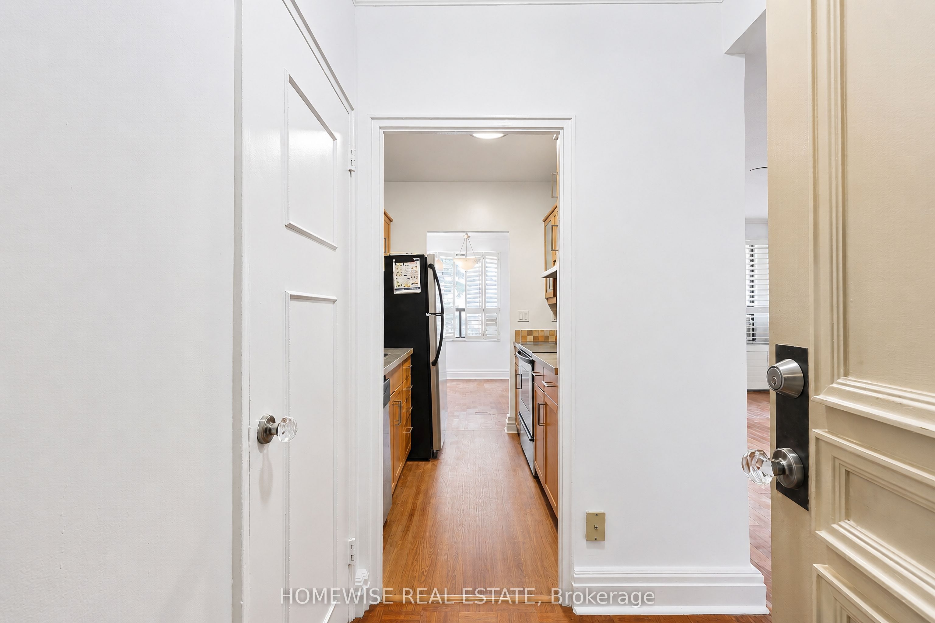740 Eglinton Avenue 401, Toronto, ON M5N 1C4 photo 5
