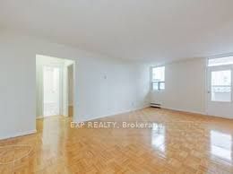 10 Huntley Street 1401, Toronto, ON M4Y 2K7 photo 3