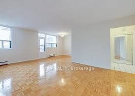 10 Huntley Street 1401, Toronto, ON M4Y 2K7 photo 4