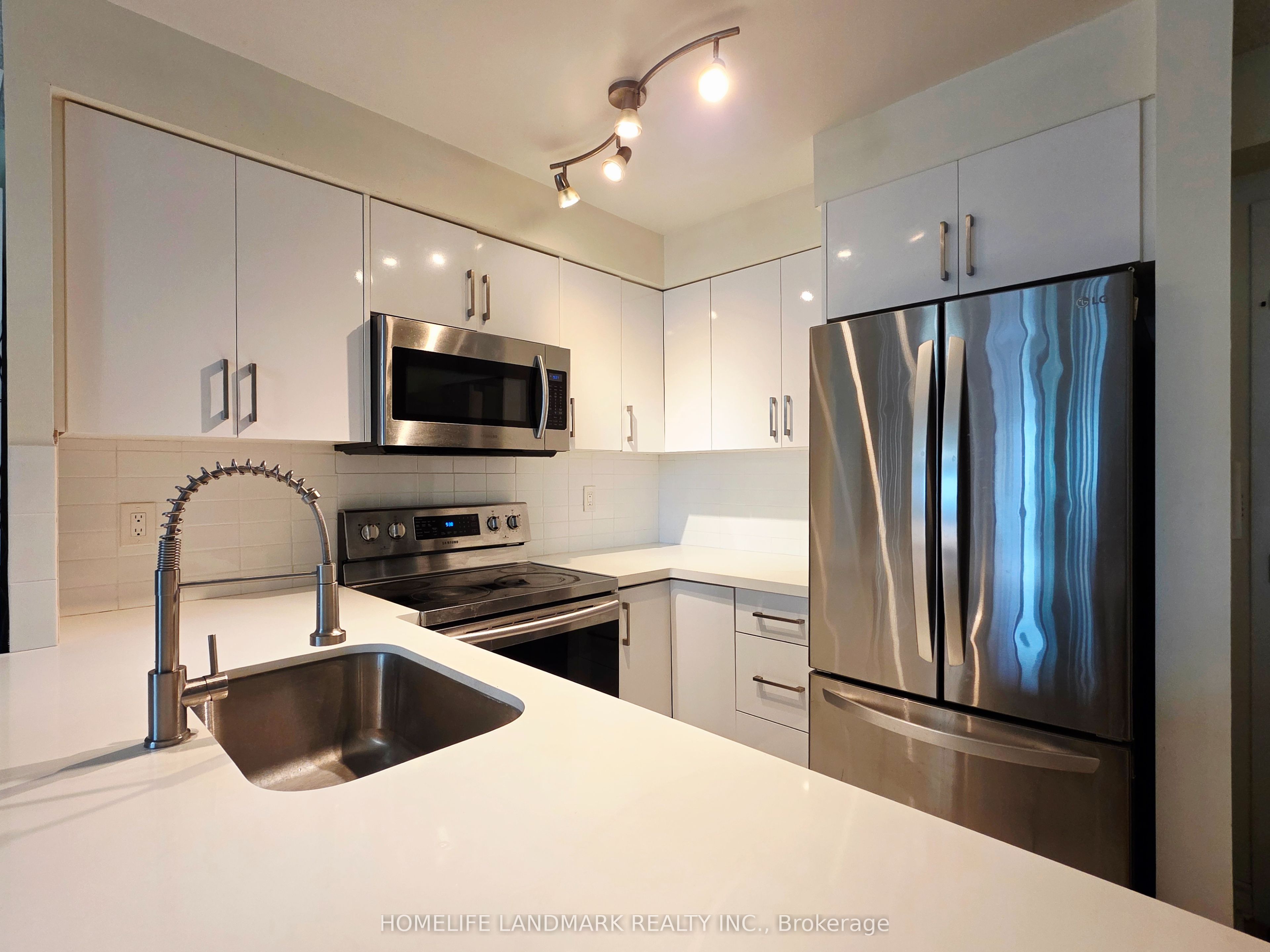 7 Lorraine Drive 1015, Toronto, ON M2N 7H2 photo 2