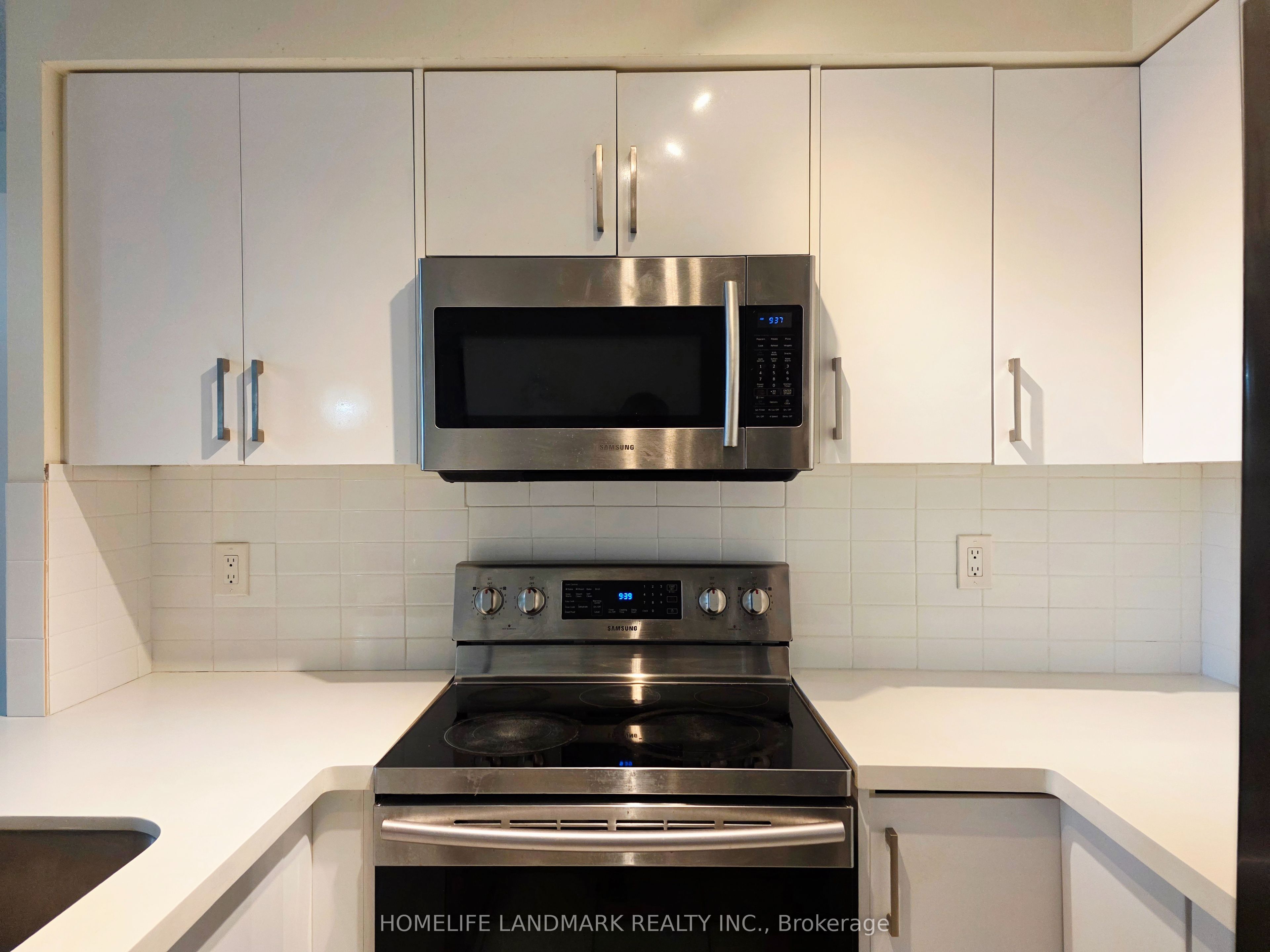 7 Lorraine Drive 1015, Toronto, ON M2N 7H2 photo 3