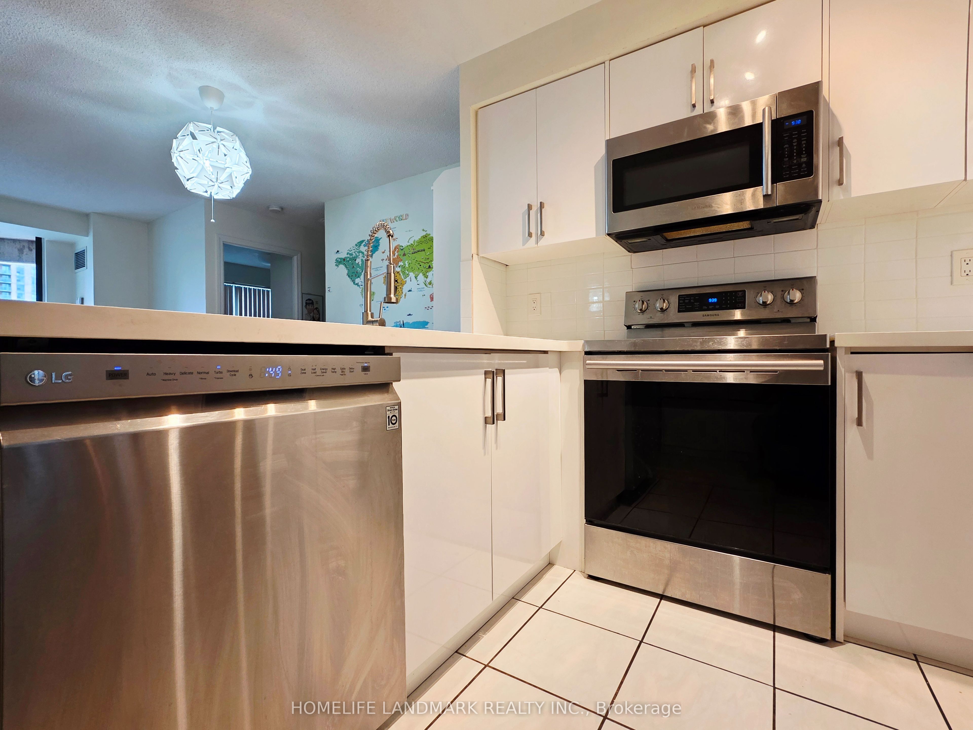 7 Lorraine Drive 1015, Toronto, ON M2N 7H2 photo 4