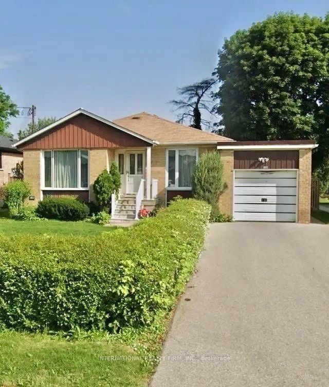 198 Waterloo Avenue, Toronto, ON M3H 3Z2