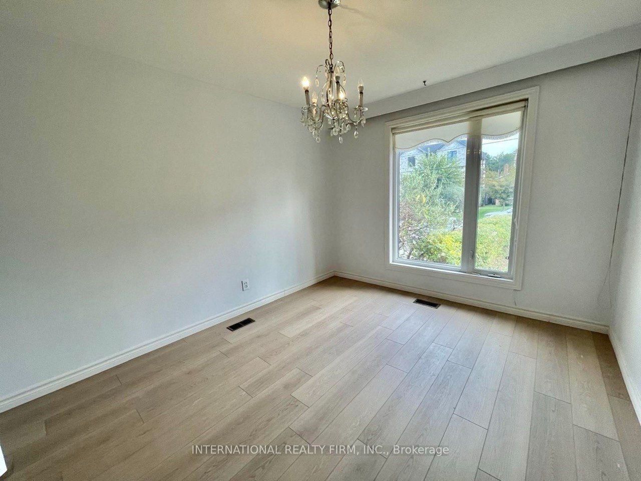 198 Waterloo Avenue, Toronto, ON M3H 3Z2 photo 2