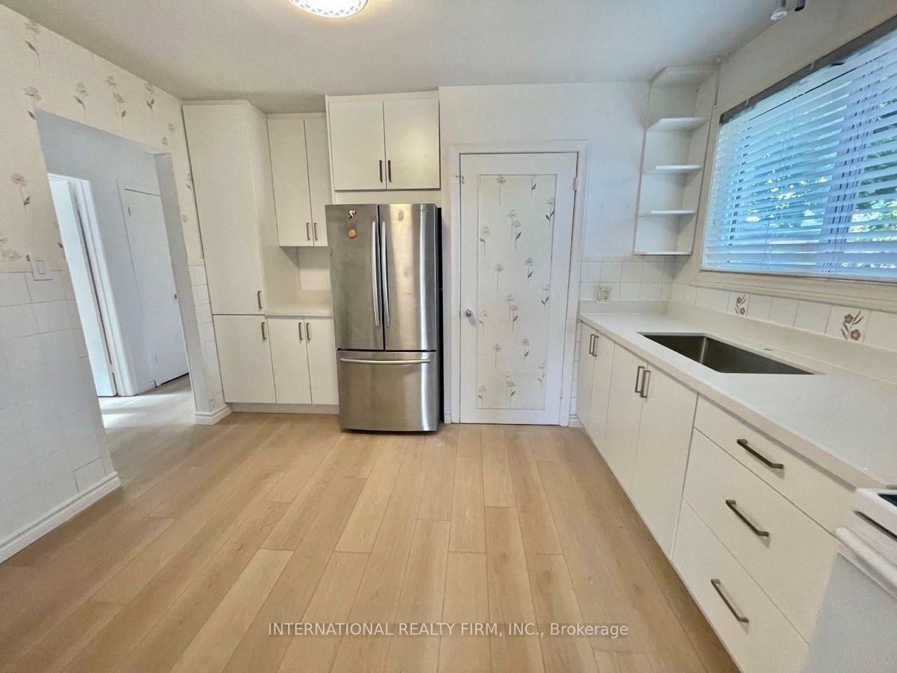 198 Waterloo Avenue, Toronto, ON M3H 3Z2 photo 4