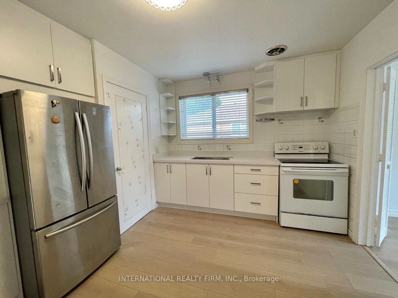 198 Waterloo Avenue, Toronto, ON M3H 3Z2 photo 5