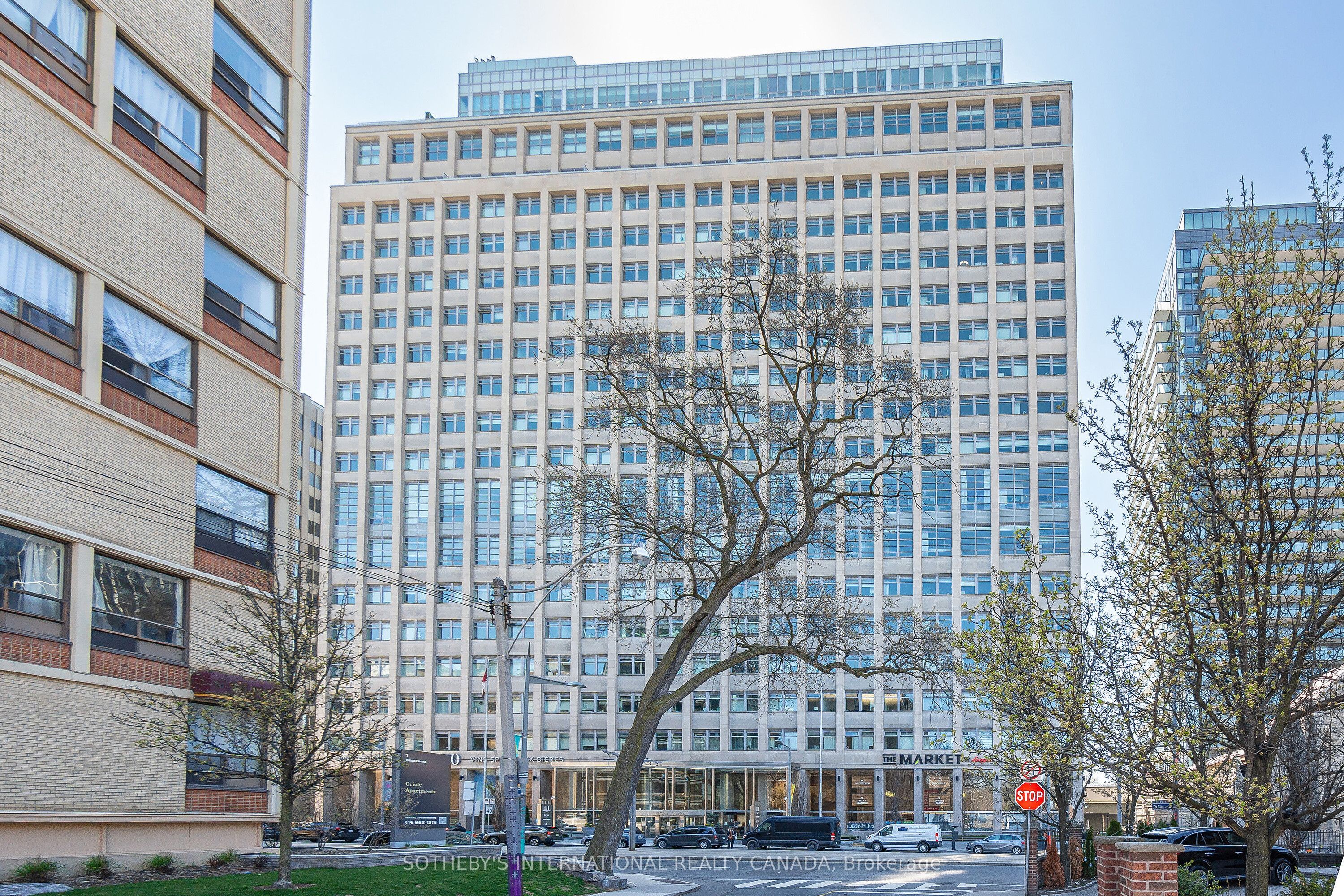 111 St Clair Avenue W 406, Toronto, ON M4V 1N5