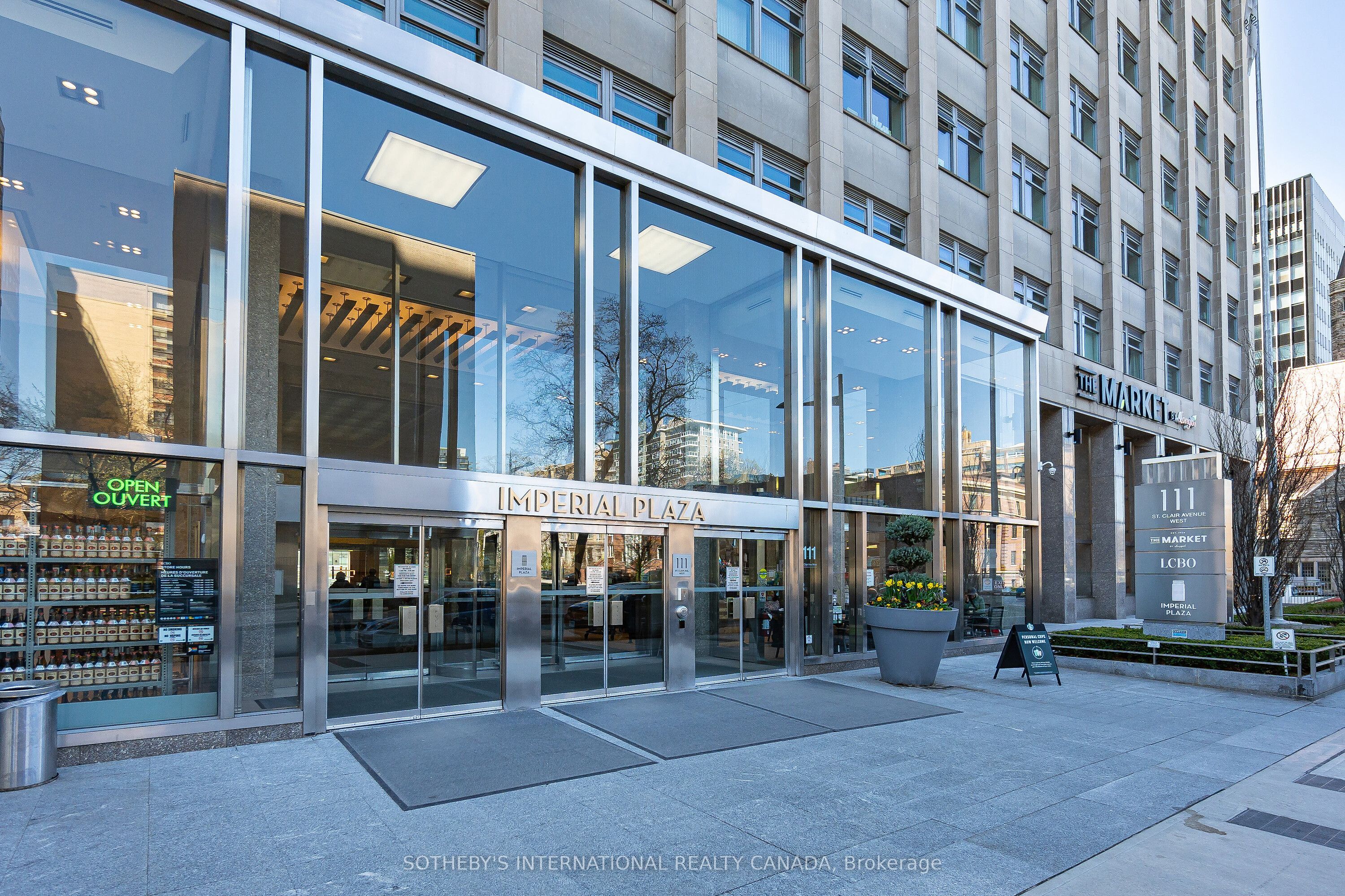 111 St Clair Avenue W 406, Toronto, ON M4V 1N5 photo 2