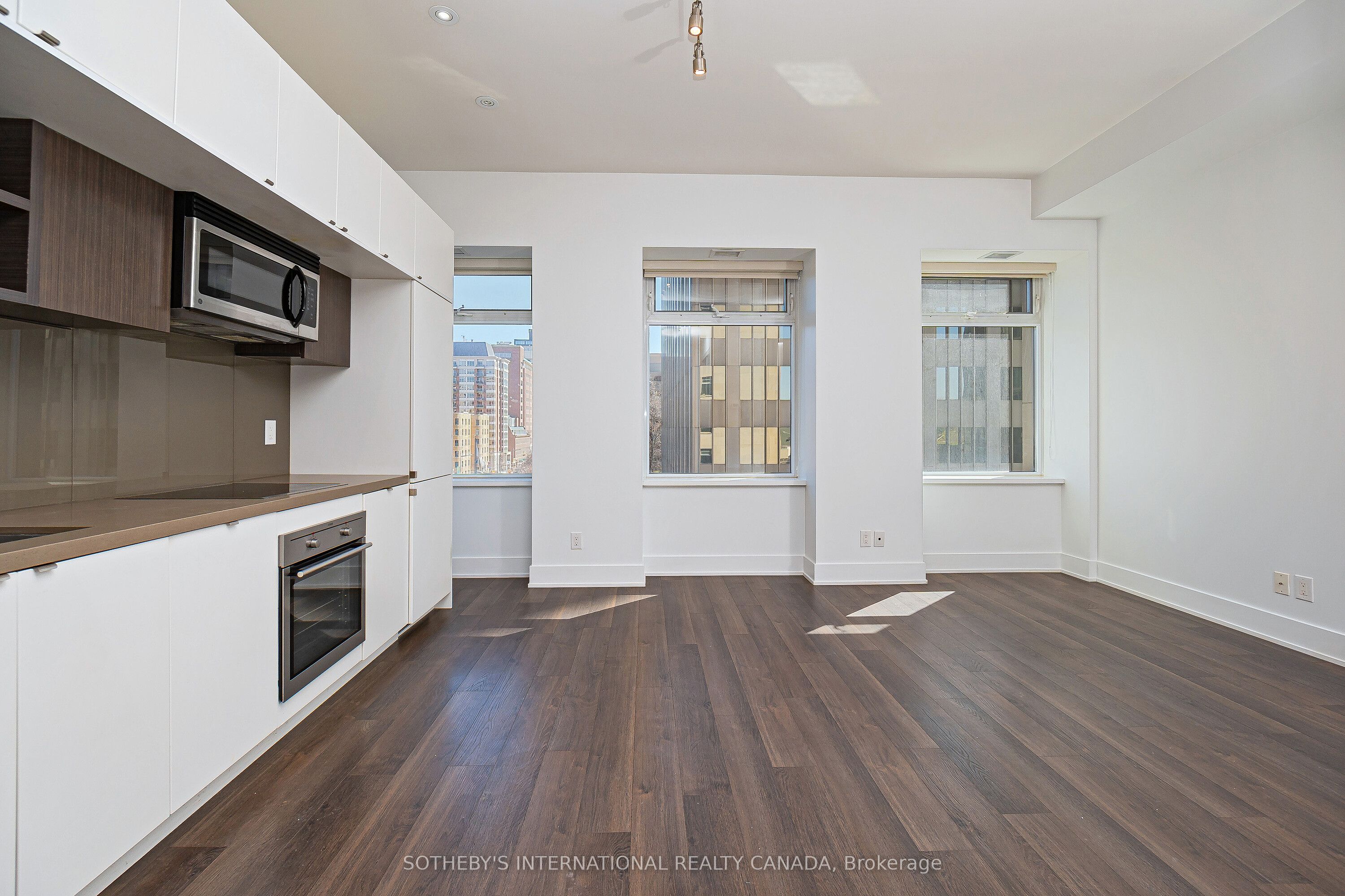 111 St Clair Avenue W 406, Toronto, ON M4V 1N5 photo 5