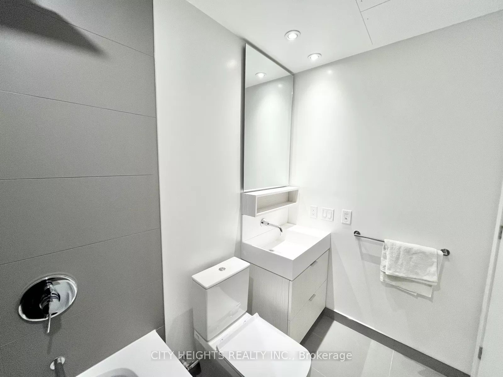 8 Hillsdale Avenue E 924, Toronto, ON M4S 0B2 photo 2