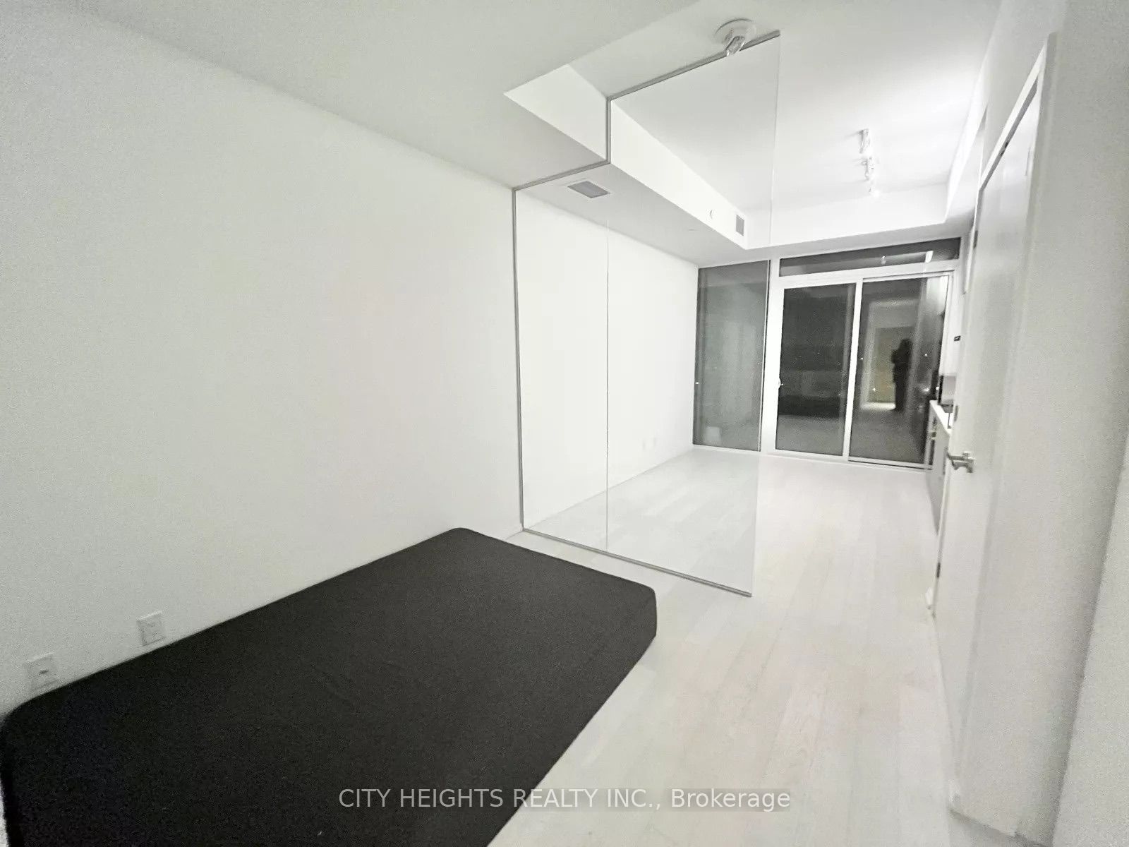 8 Hillsdale Avenue E 924, Toronto, ON M4S 0B2 photo 4
