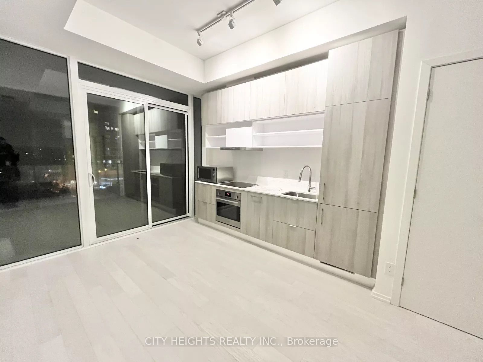 8 Hillsdale Avenue E 924, Toronto, ON M4S 0B2 photo 5