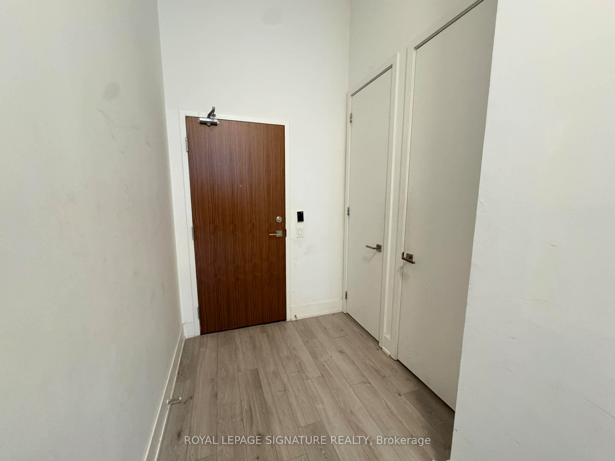 111 St Clair Avenue W 802, Toronto, ON M4V 1N5 photo 2