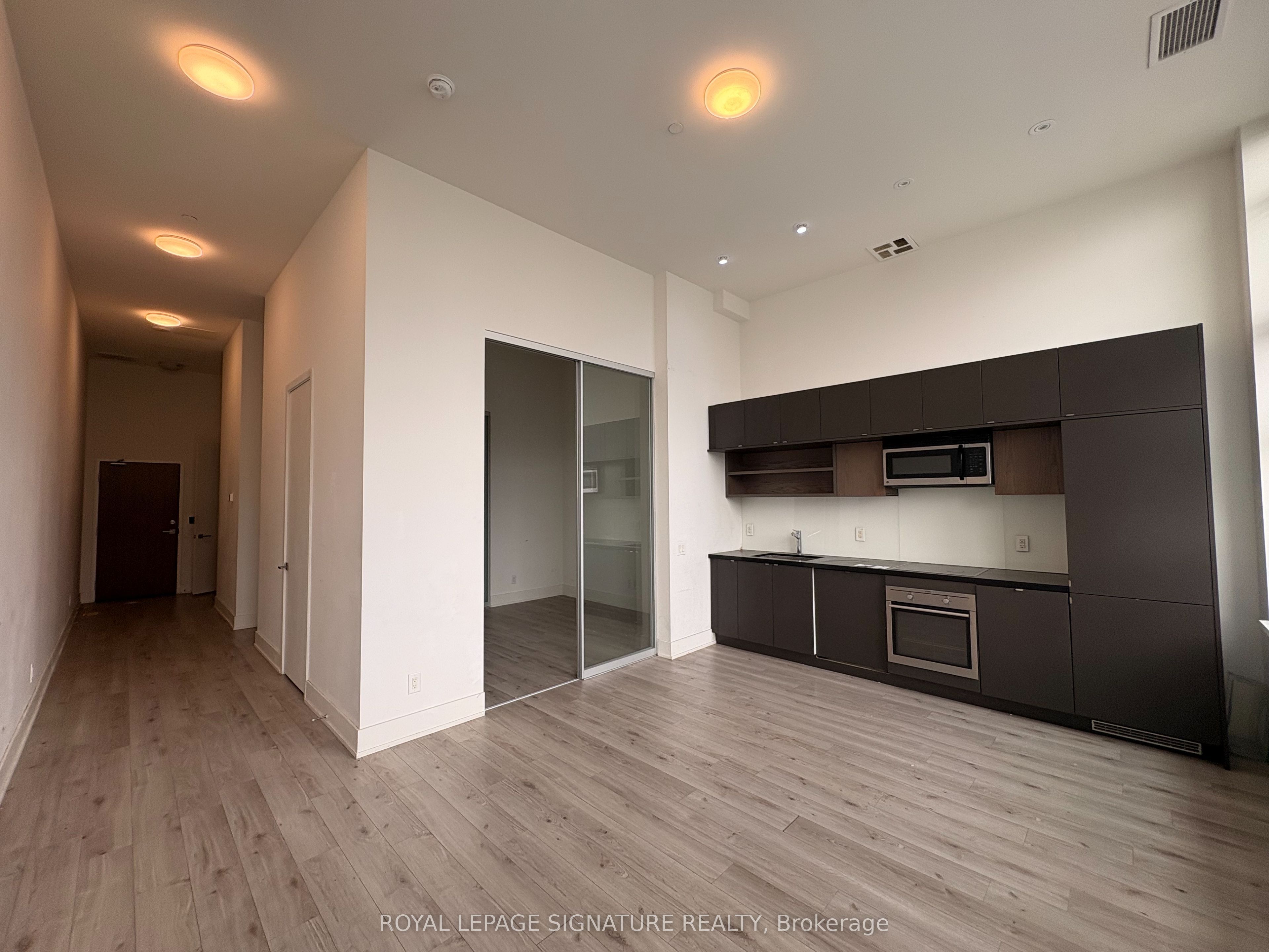 111 St Clair Avenue W 802, Toronto, ON M4V 1N5 photo 4