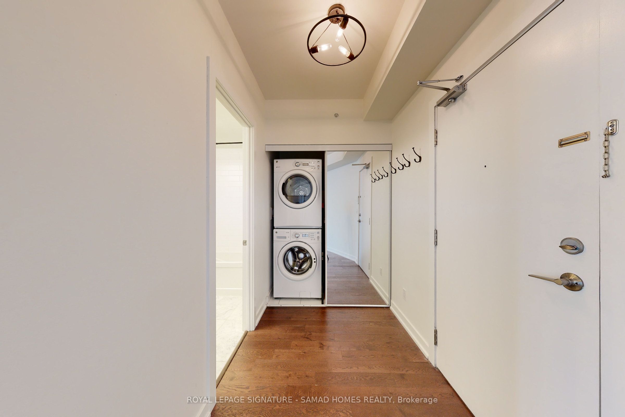 20 Bruyeres Mews 1712, Toronto, ON M5V 0G8 photo 4