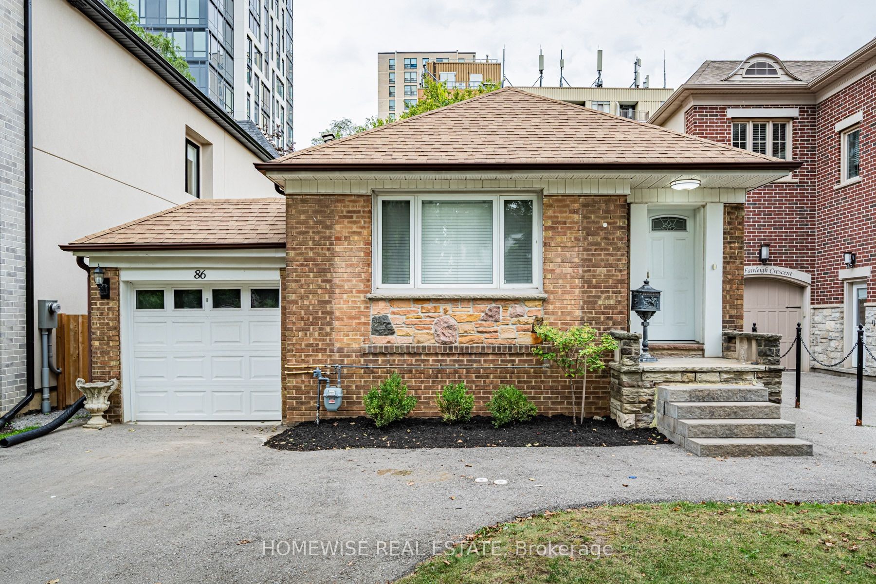 86 Fairleigh Crescent, Toronto, ON M6C 3R9