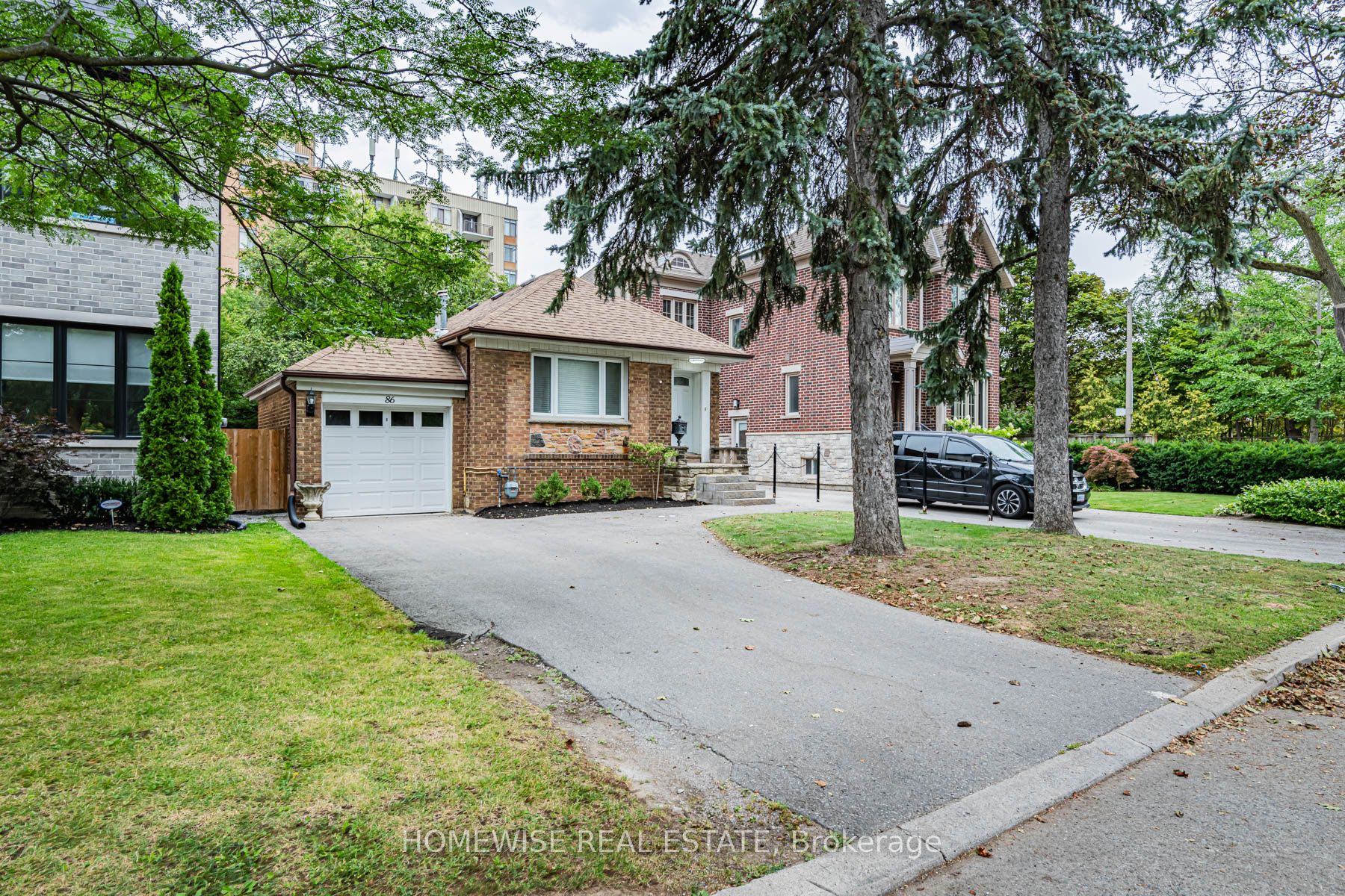 86 Fairleigh Crescent, Toronto, ON M6C 3R9 photo 2
