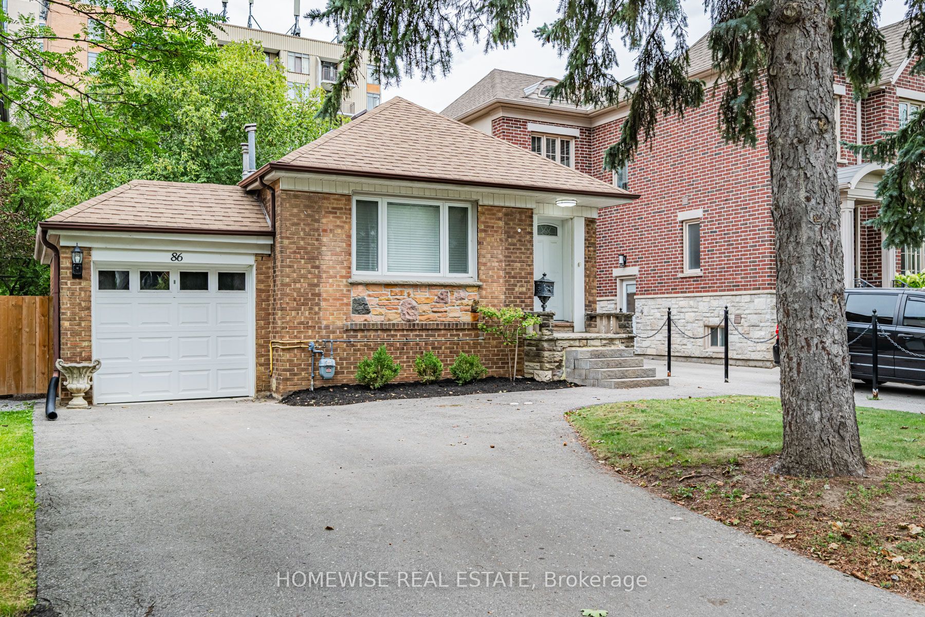 86 Fairleigh Crescent, Toronto, ON M6C 3R9 photo 3
