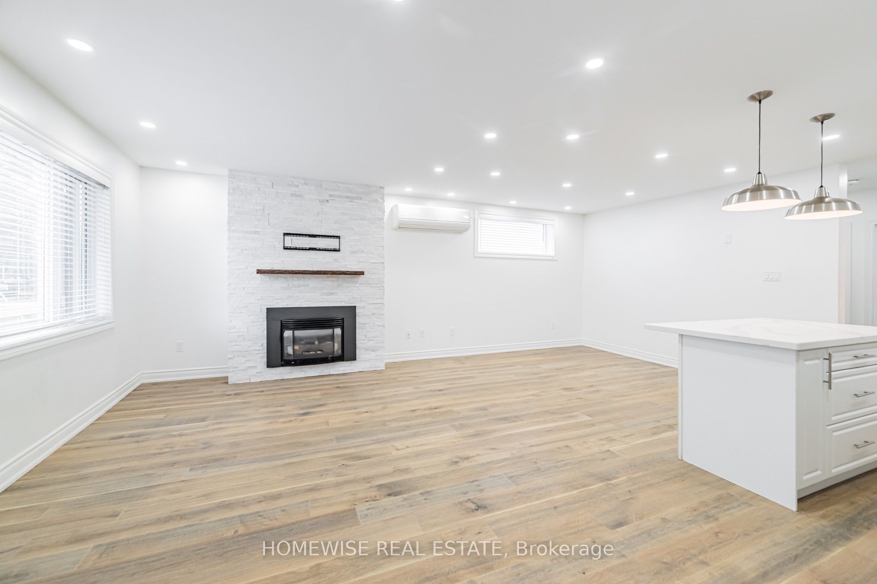 86 Fairleigh Crescent, Toronto, ON M6C 3R9 photo 4