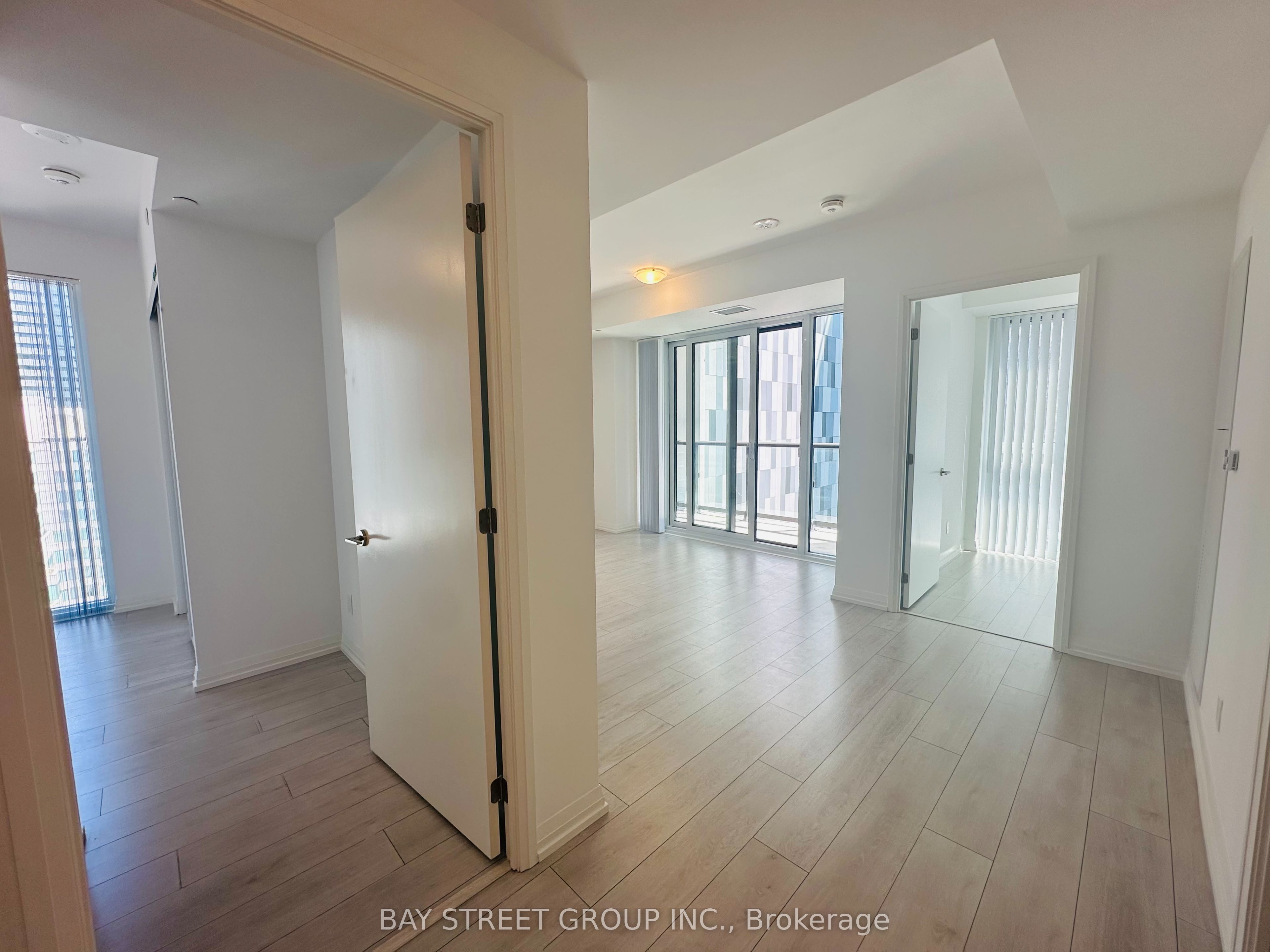 400 King Street W 2308, Toronto, ON M5V 0X8 photo 4