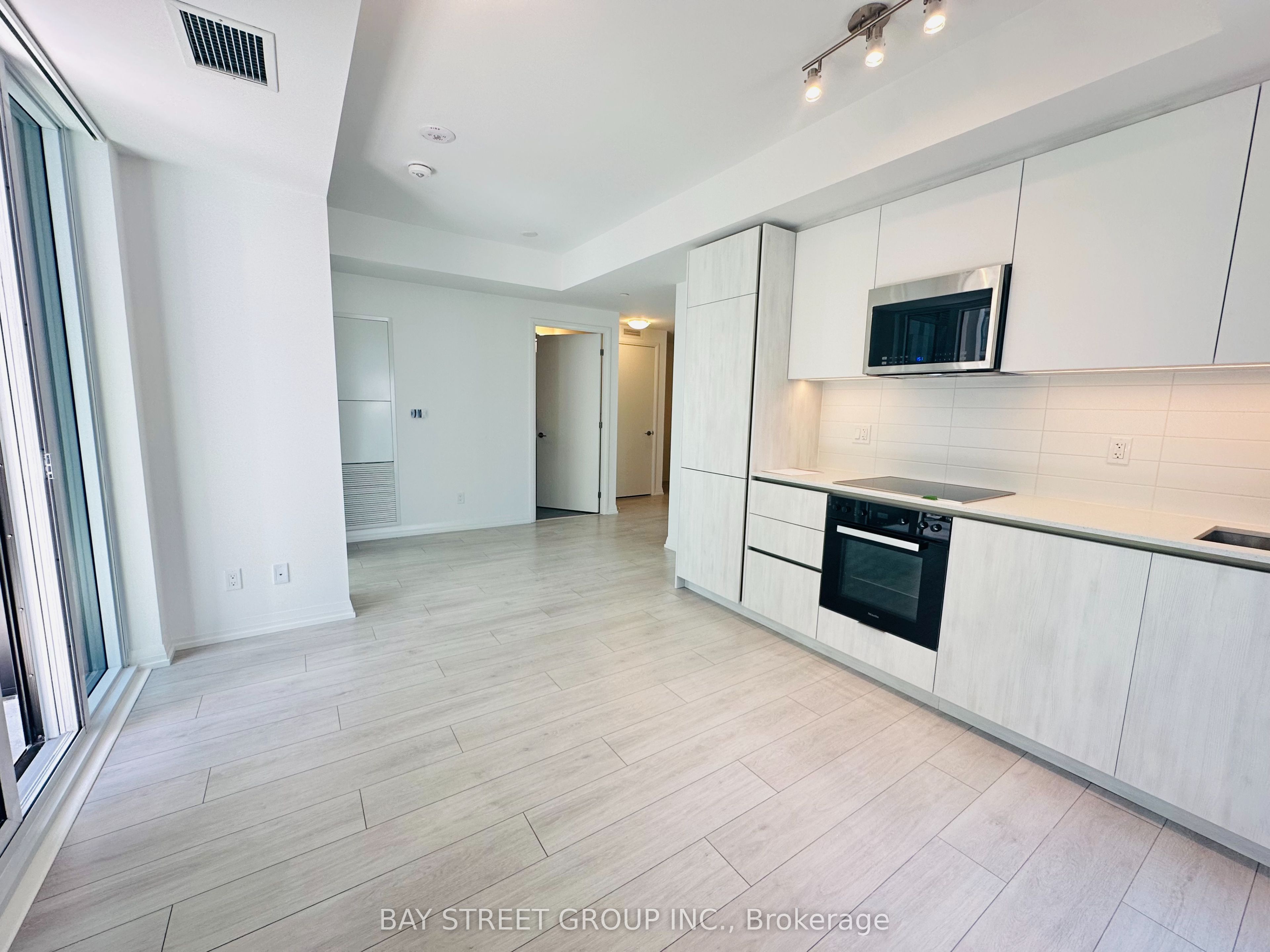 400 King Street W 2308, Toronto, ON M5V 0X8 photo 5